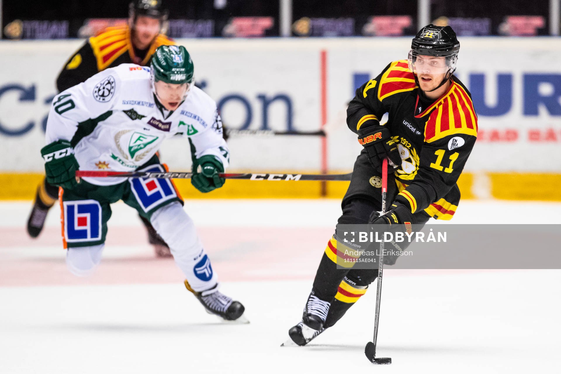 Färjestads Tomi Sallinen jagar Brynäs Joel Kellman