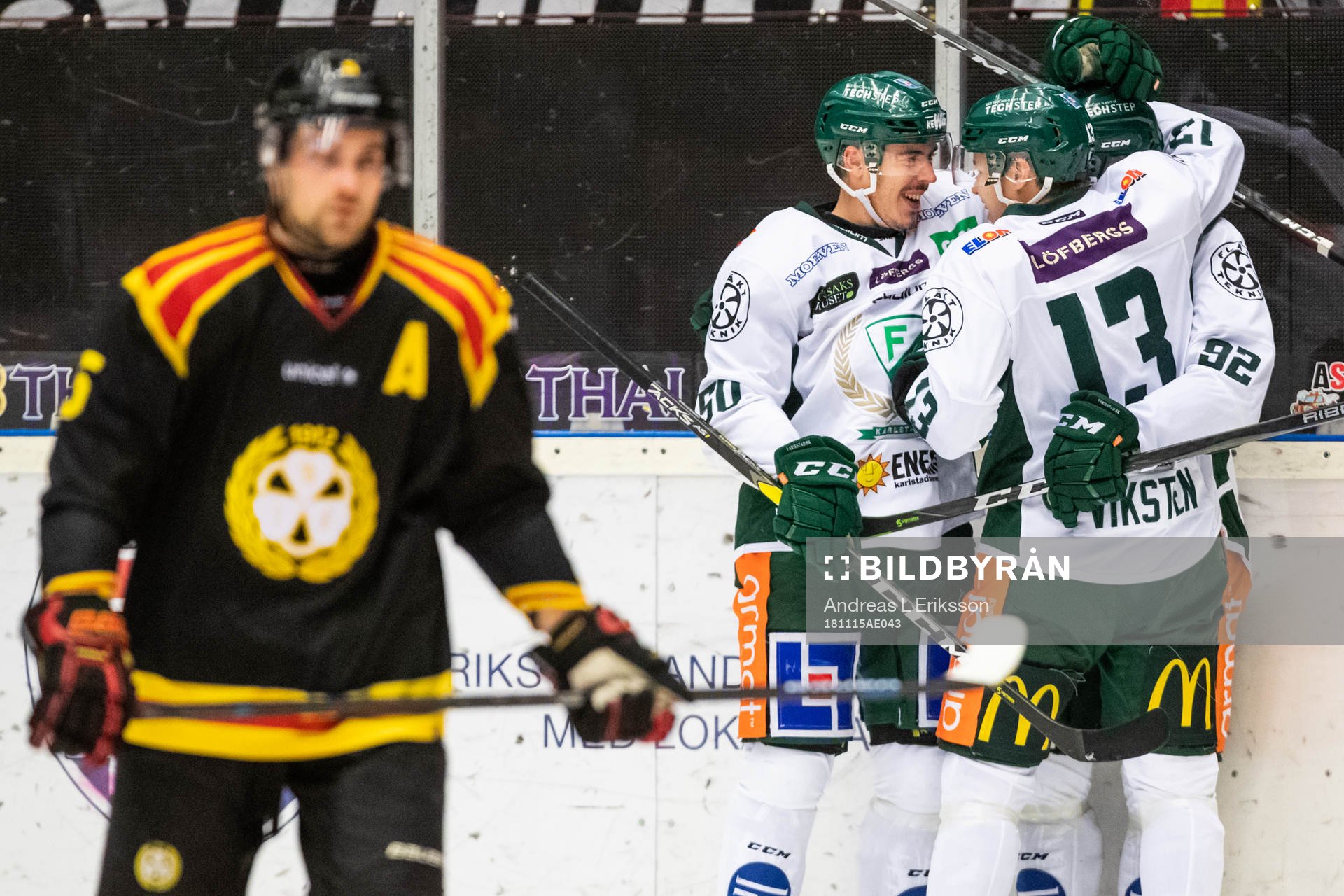 Färjestads Sebastian Erixon och Daniel Viksten jublar med