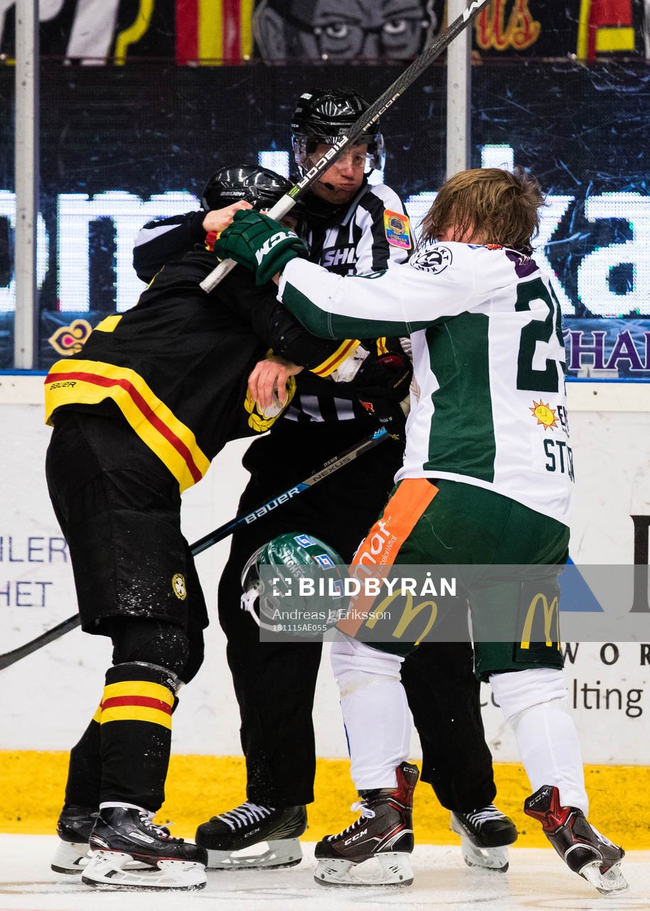 Brynäs Robert Kousal i slagsmål med Färjestads Oskar