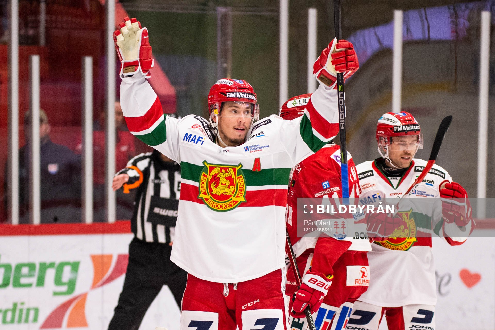 Moras Robin Johansson jublar