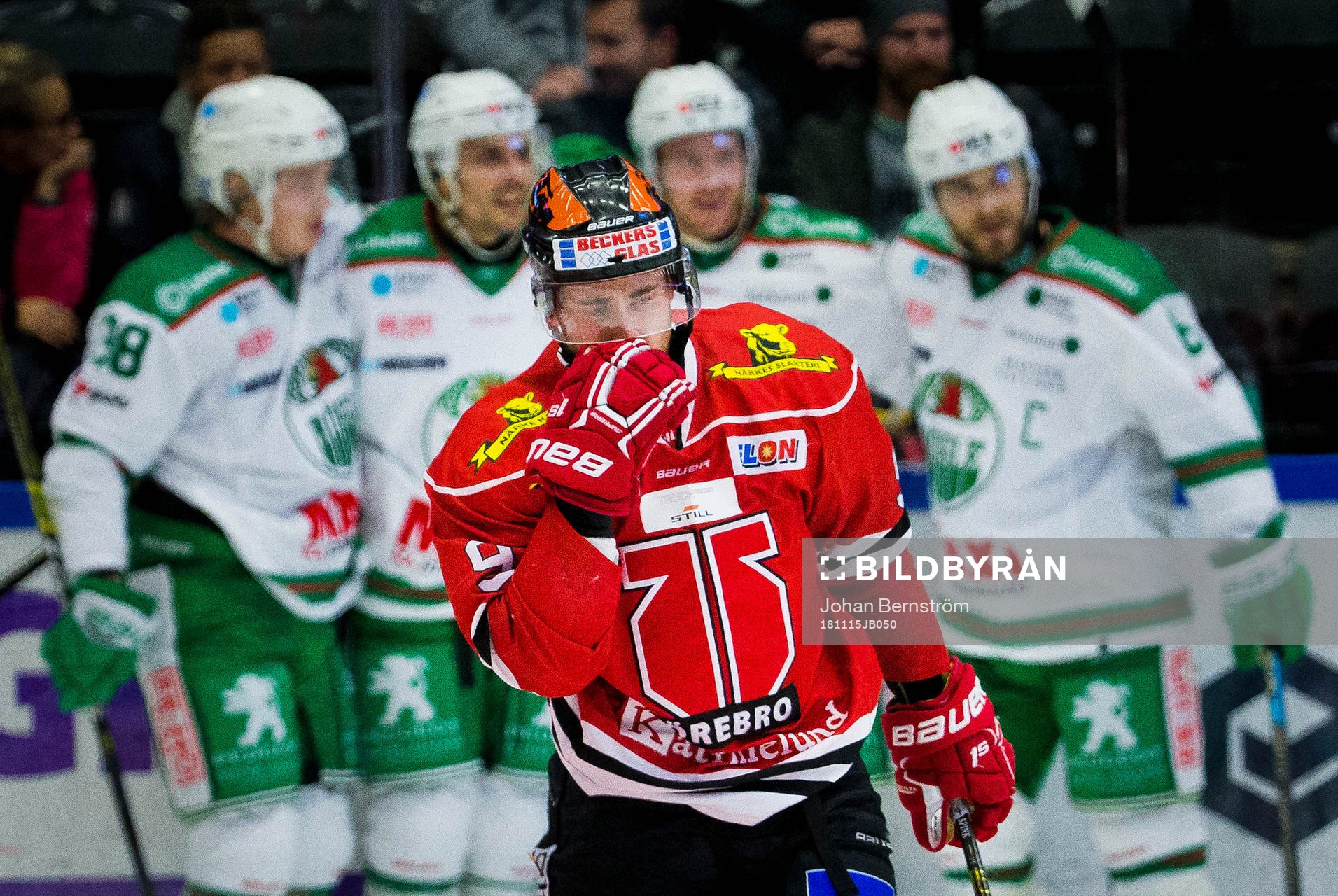 Rögles Linus Sandin gör 1-3 och jublar med Kodie Curran