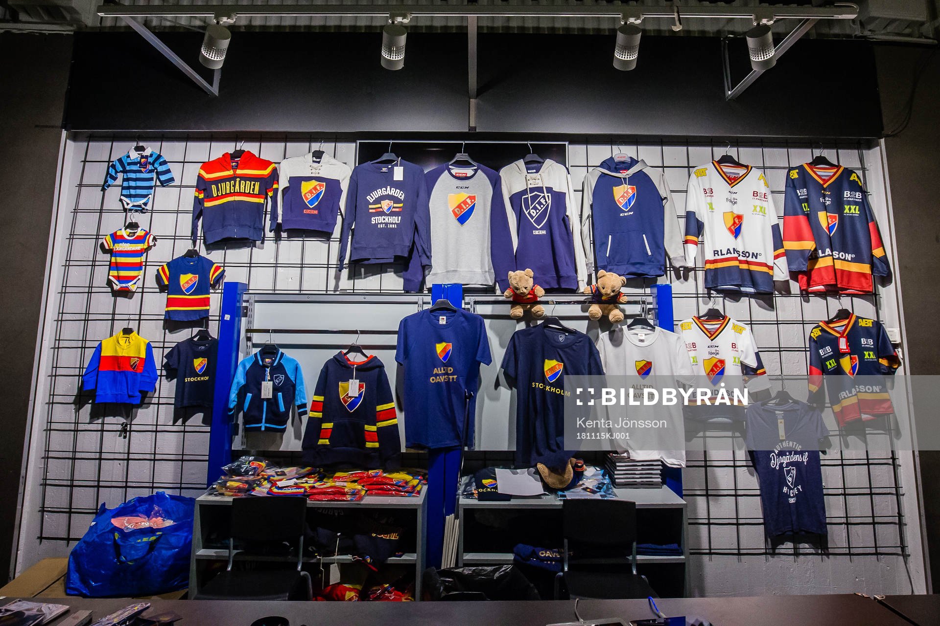 Supportershopen på Hovet innan ishockeymatchen i SHL