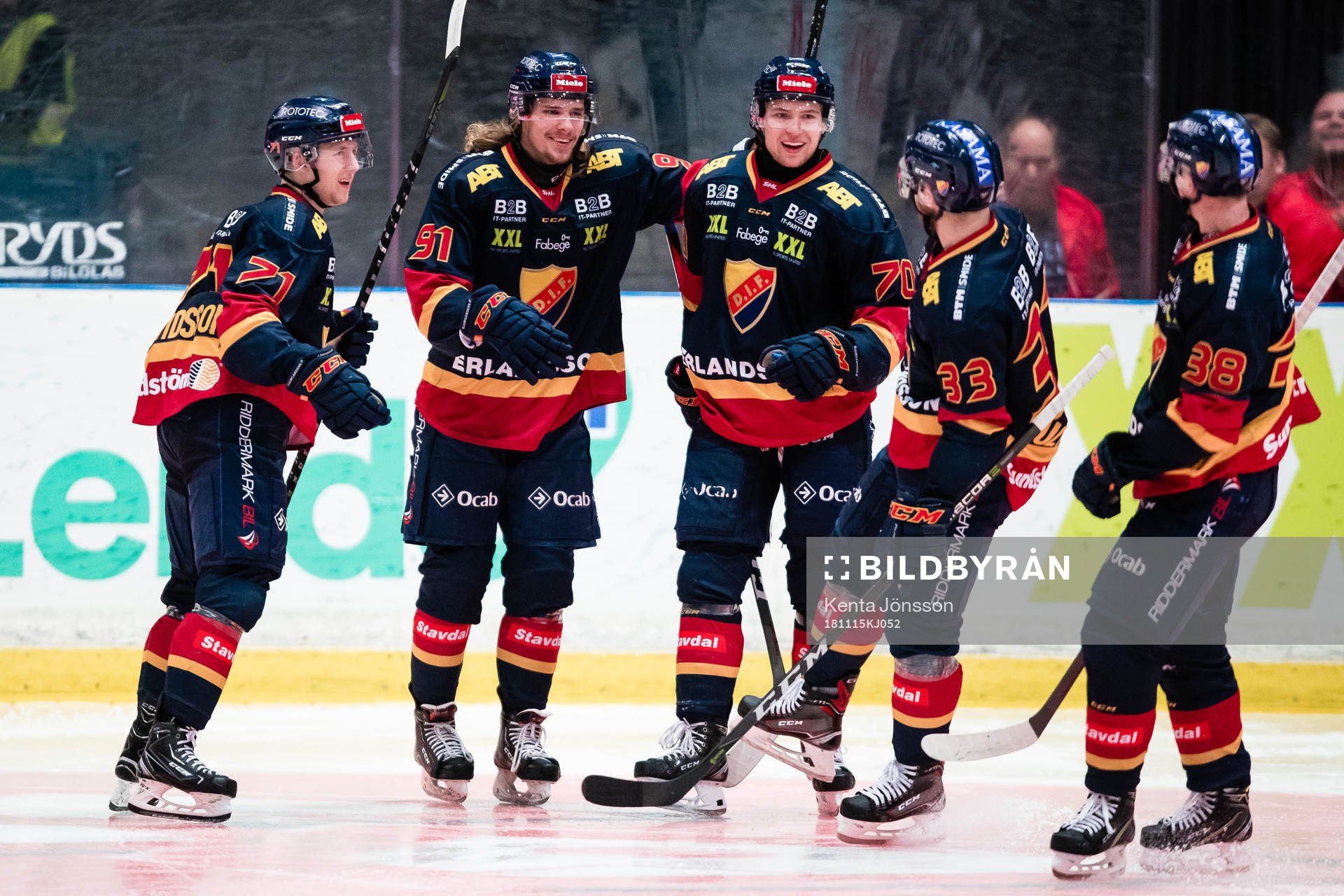 Djurgårdens Jonathan Davidsson jublar med Axel Jonsson