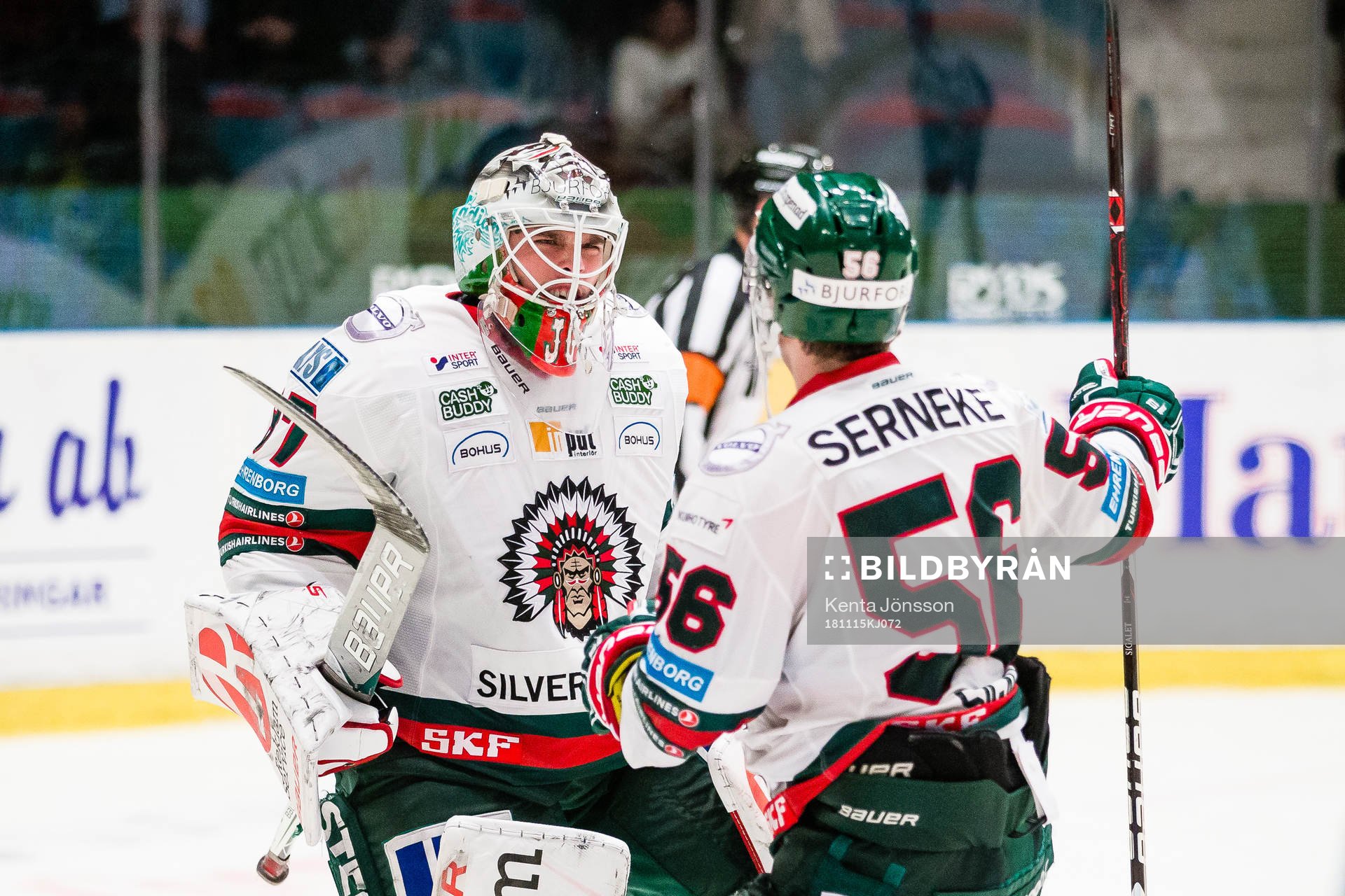 Frölundas målvakt Johan Gustafsson jublar med Jonathan