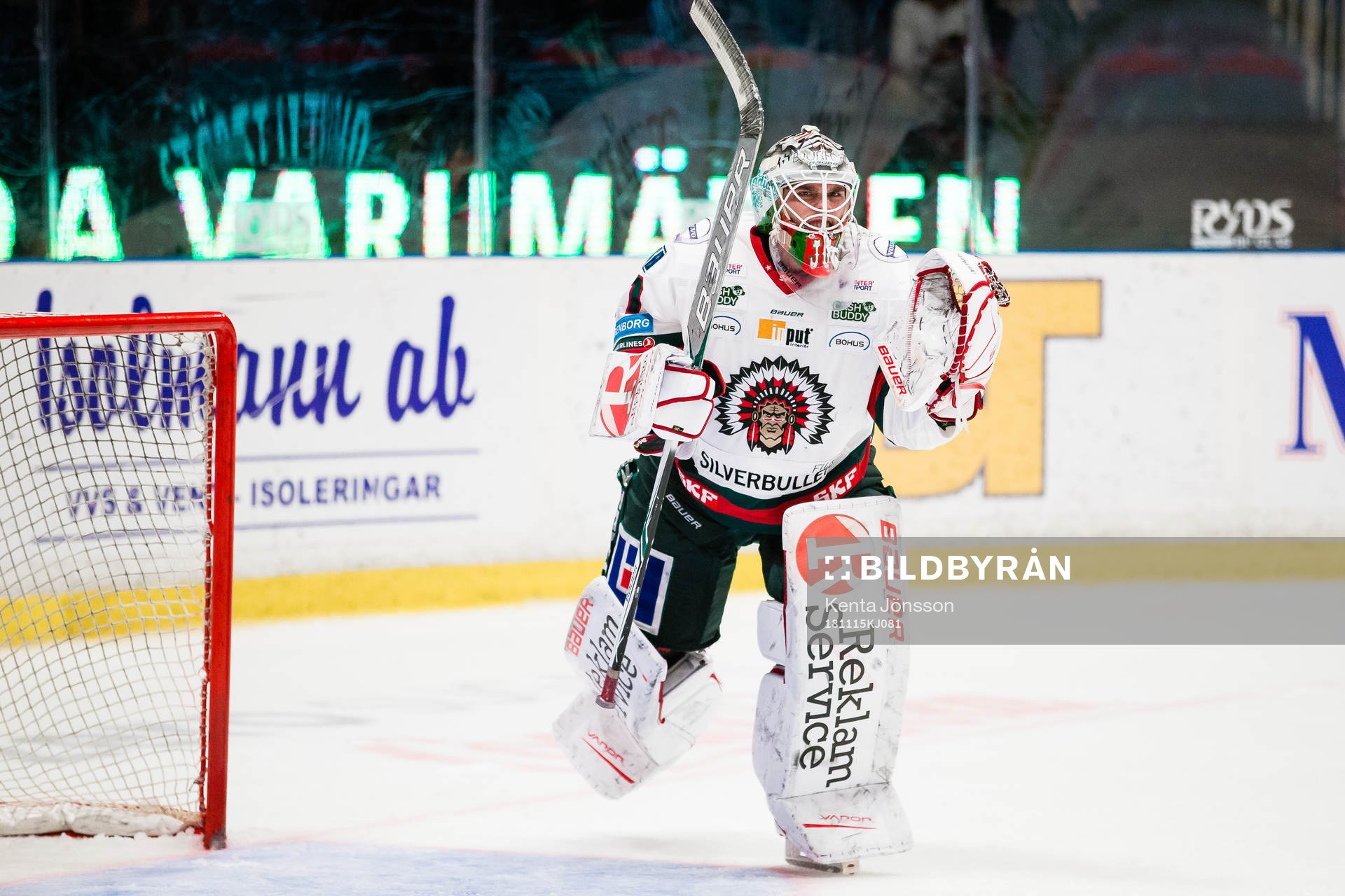 Frölundas målvakt Johan Gustafsson jublar