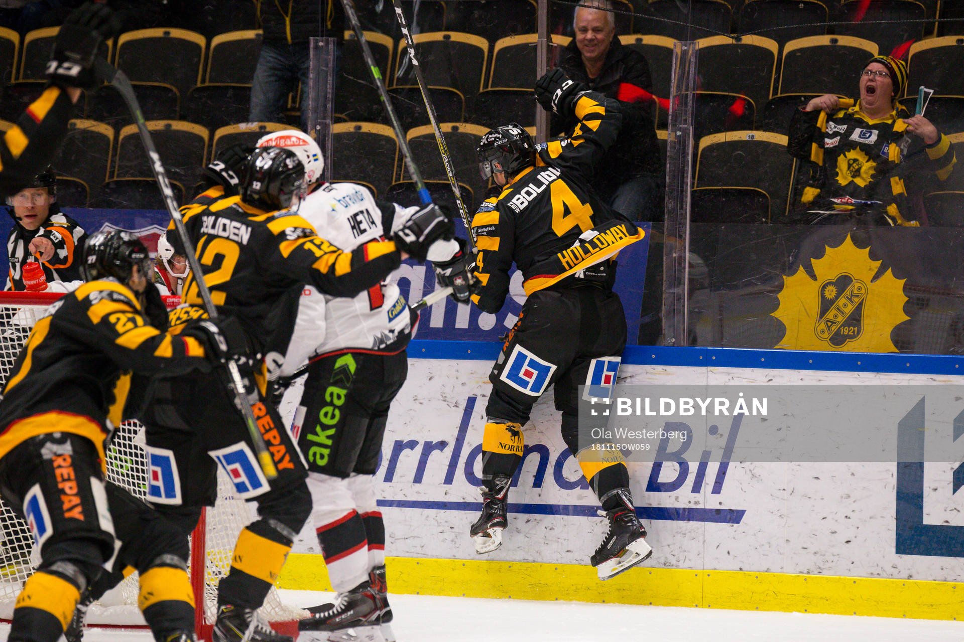 Skellefteås Bud Holloway jublar
