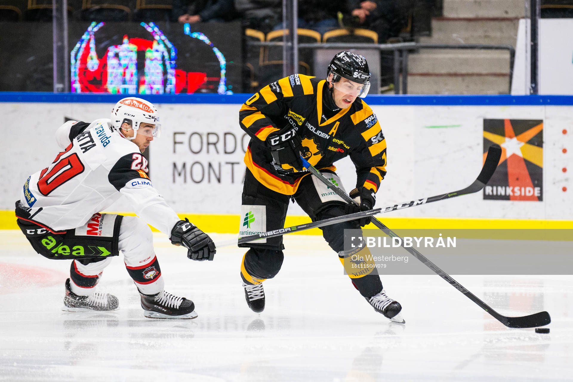 Malmö Redhawks Henrik Hetta och Joakim Lindström i kamp