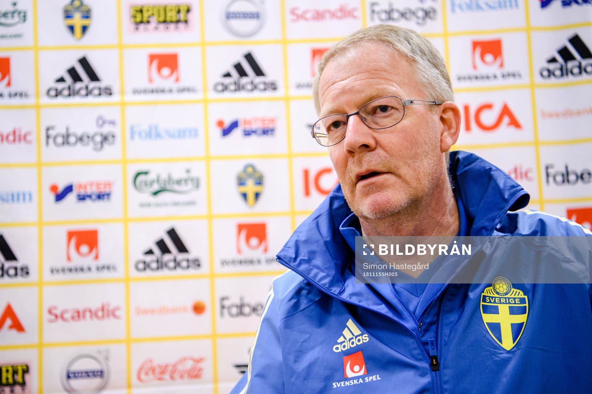 Scout Lars Jacobsson i mixed zone