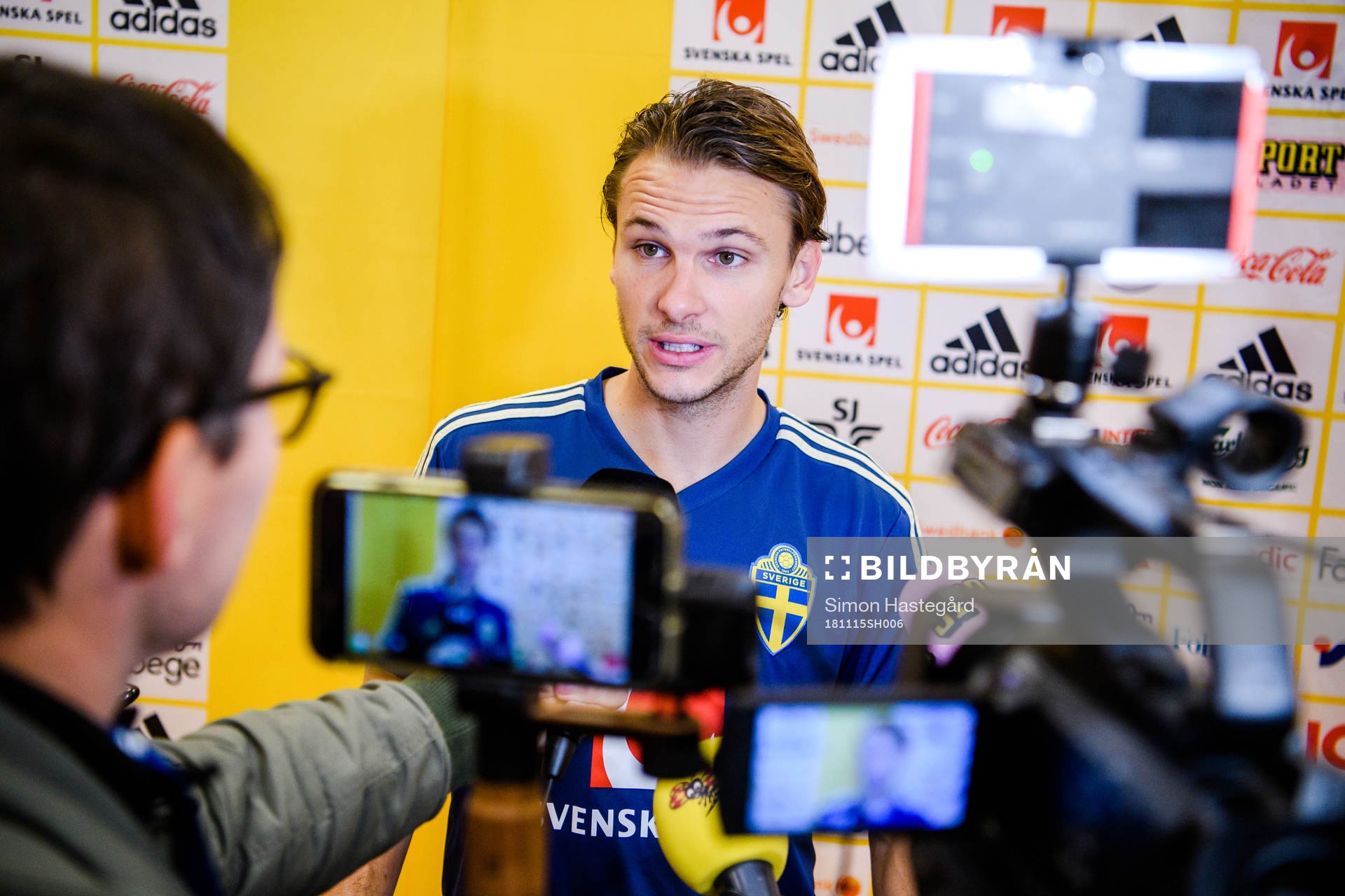 Albin Ekdal i mixed zone
