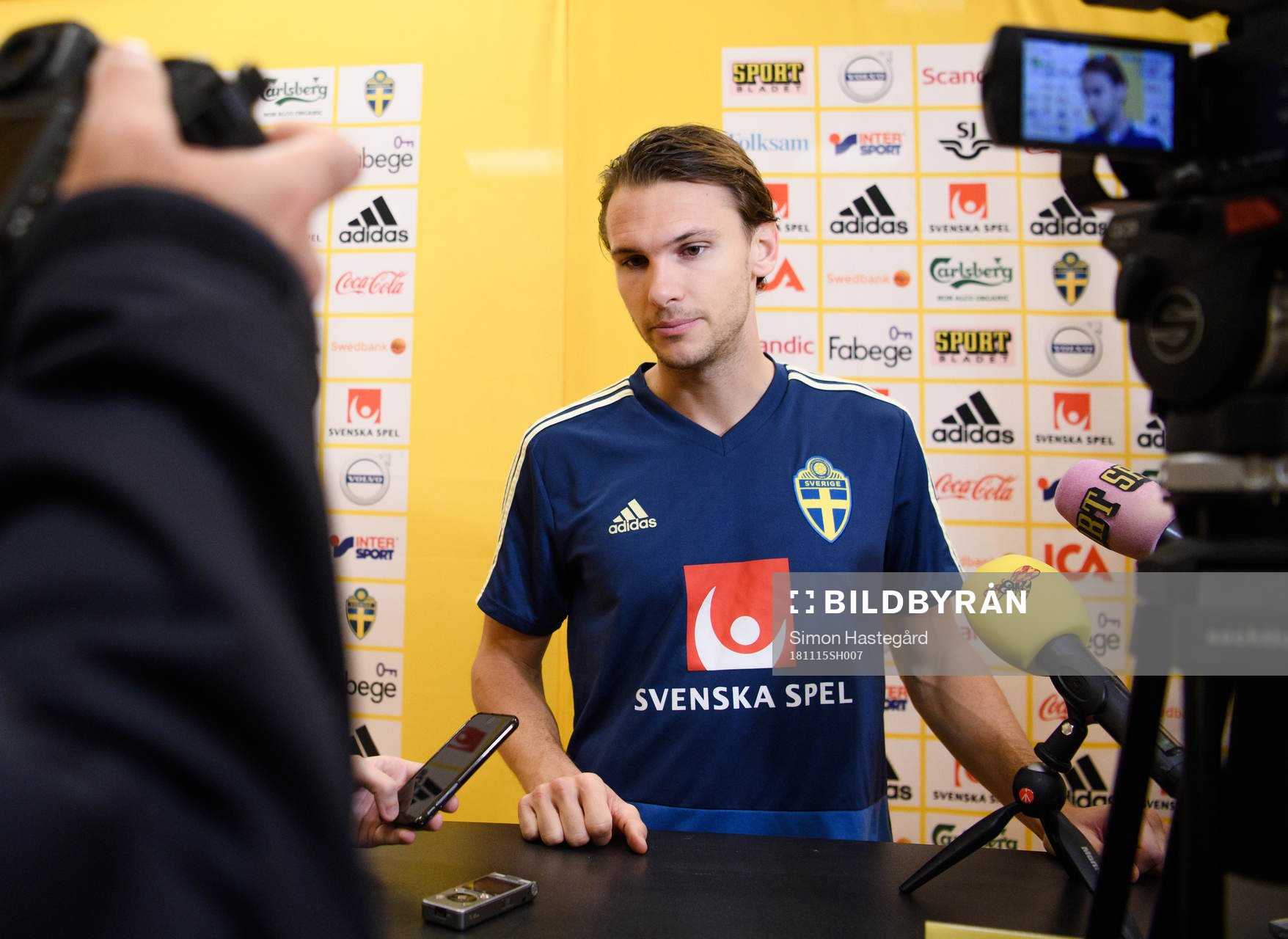 Albin Ekdal i mixed zone