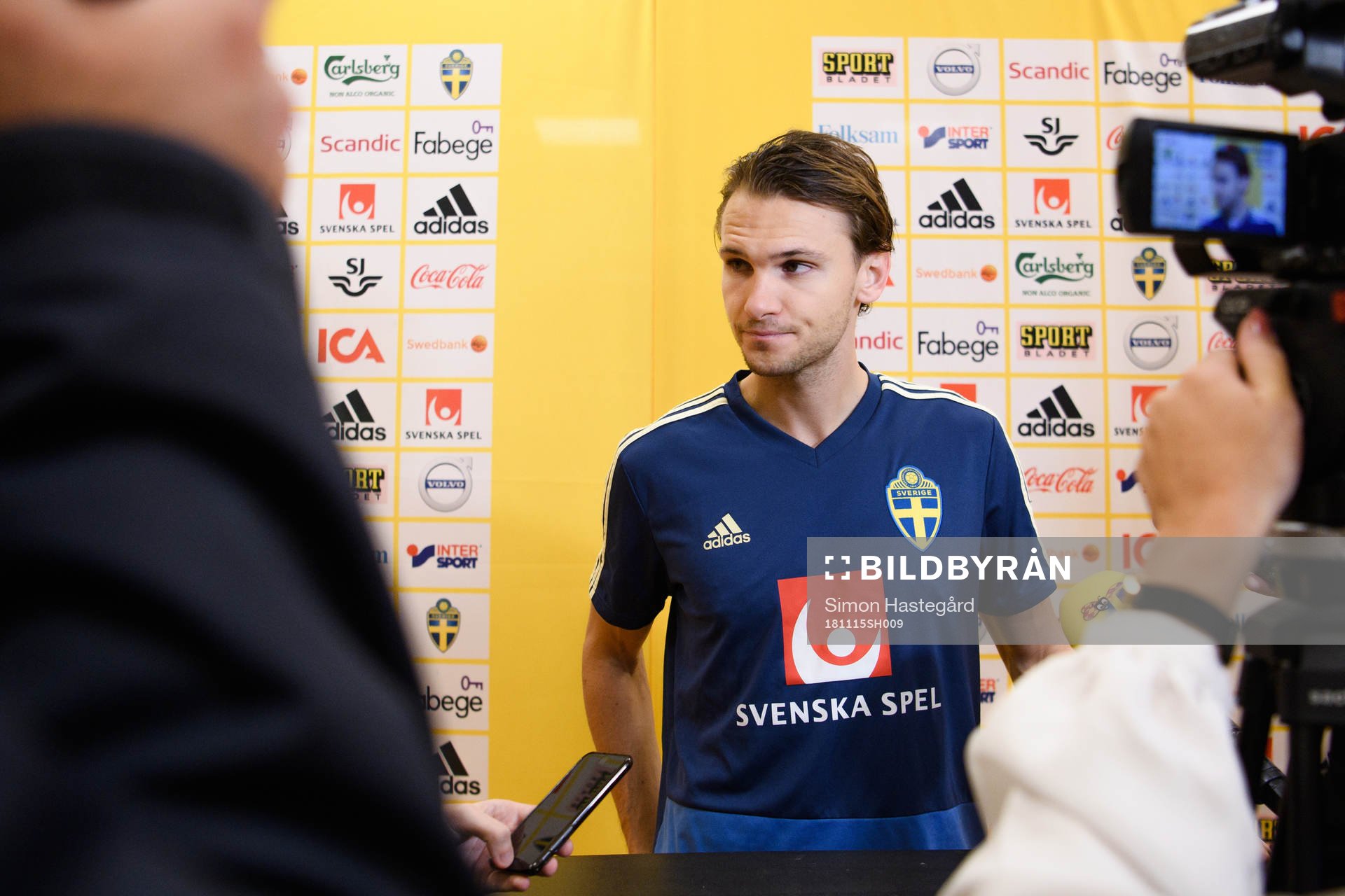 Albin Ekdal i mixed zone