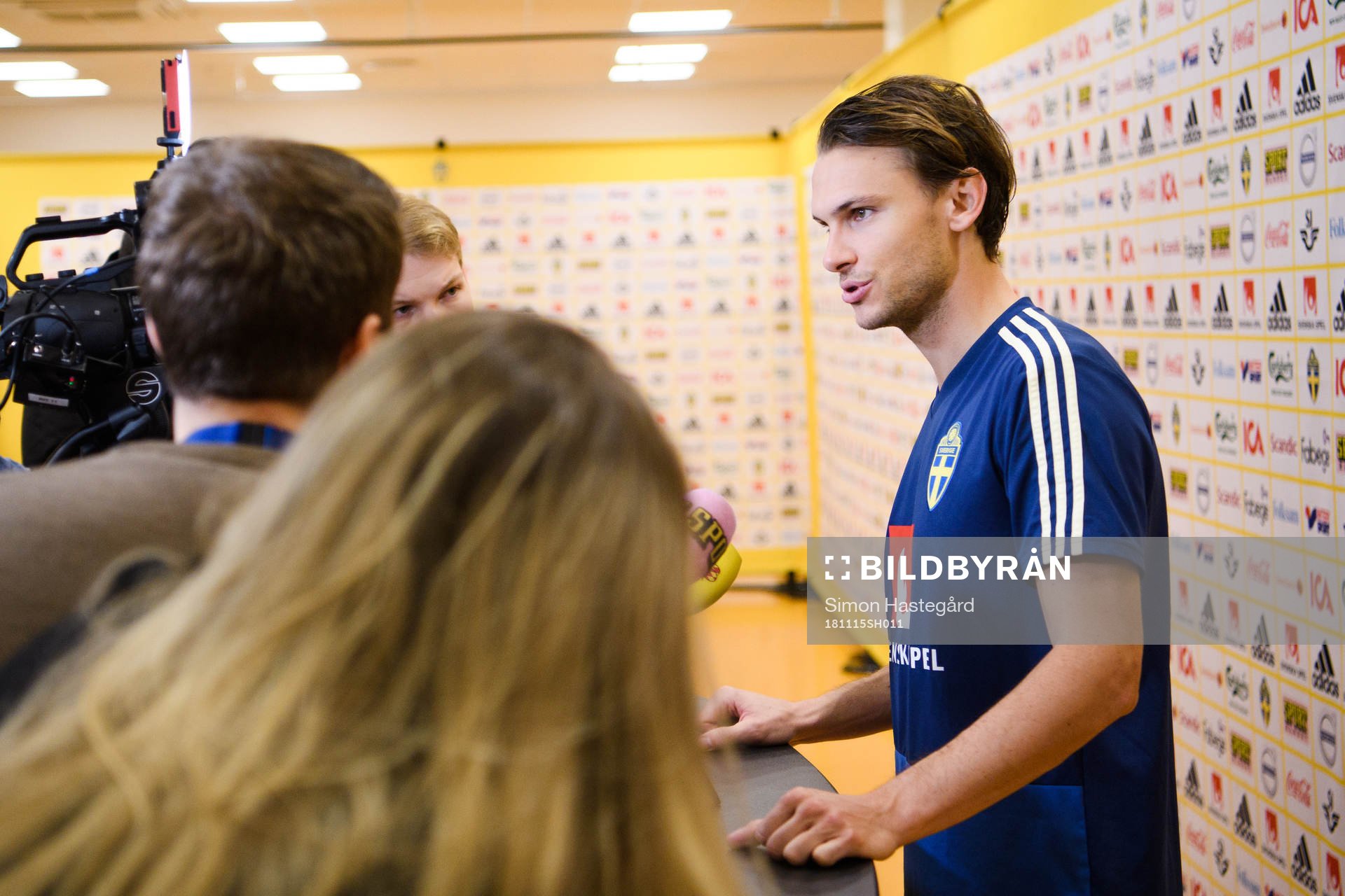 Albin Ekdal i mixed zone