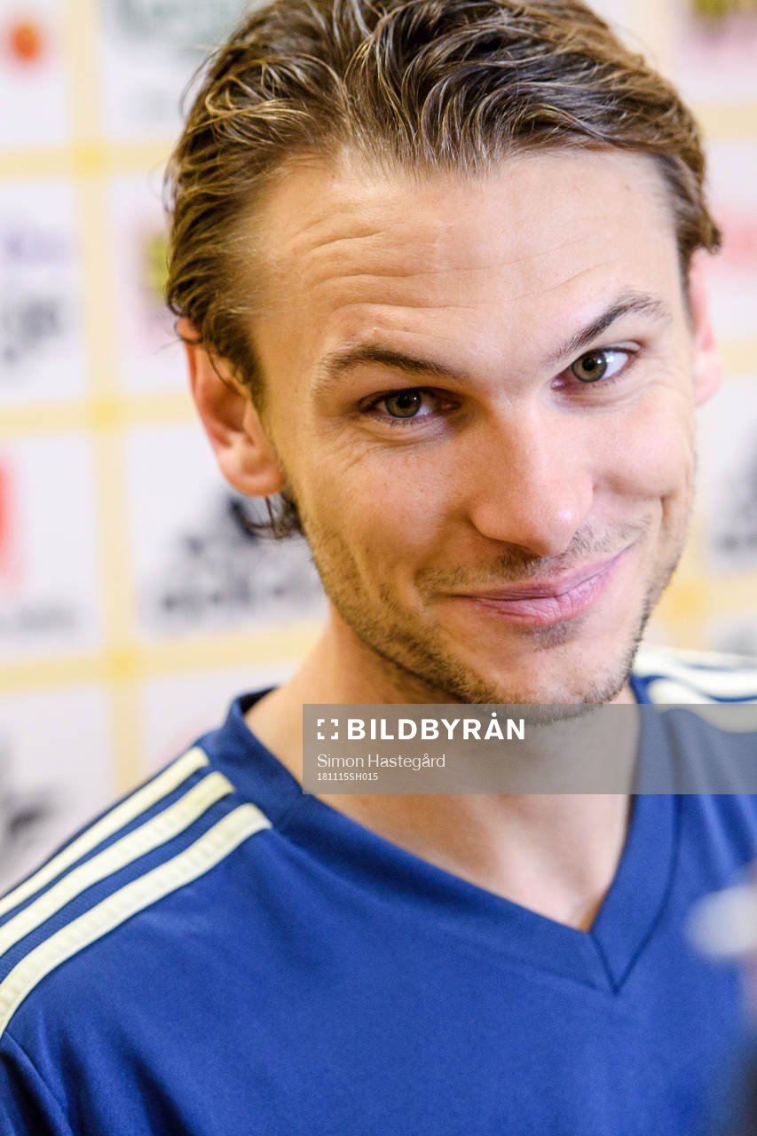 Albin Ekdal i mixed zone