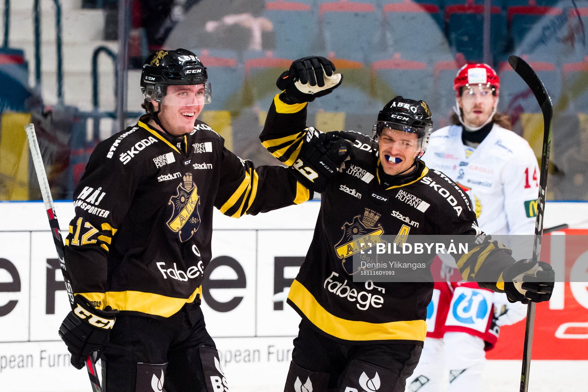 s Max Lindholm jublar med Eric Castonguay