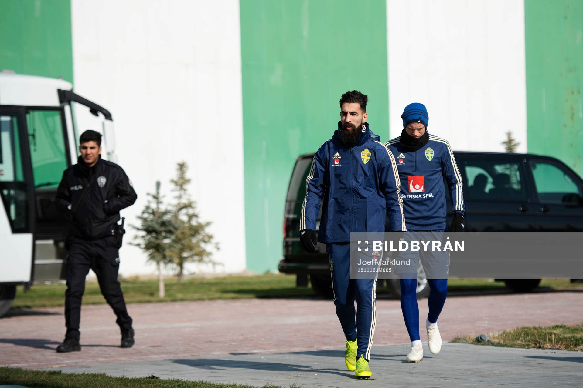 Jimmy Durmaz and Oscar Hiljemark of Sweden