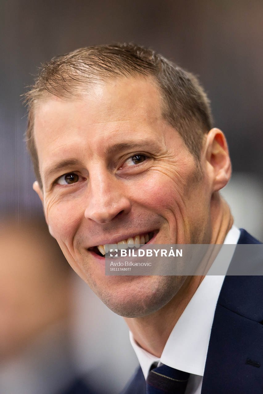 Rögles tränare Cam Abbott jublar