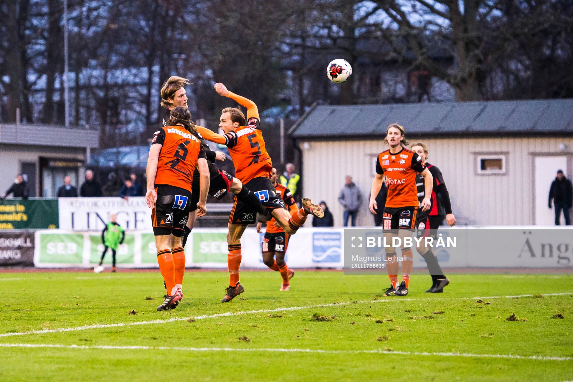 Trollhättans Pelle Ödlund nickar in 2-2
