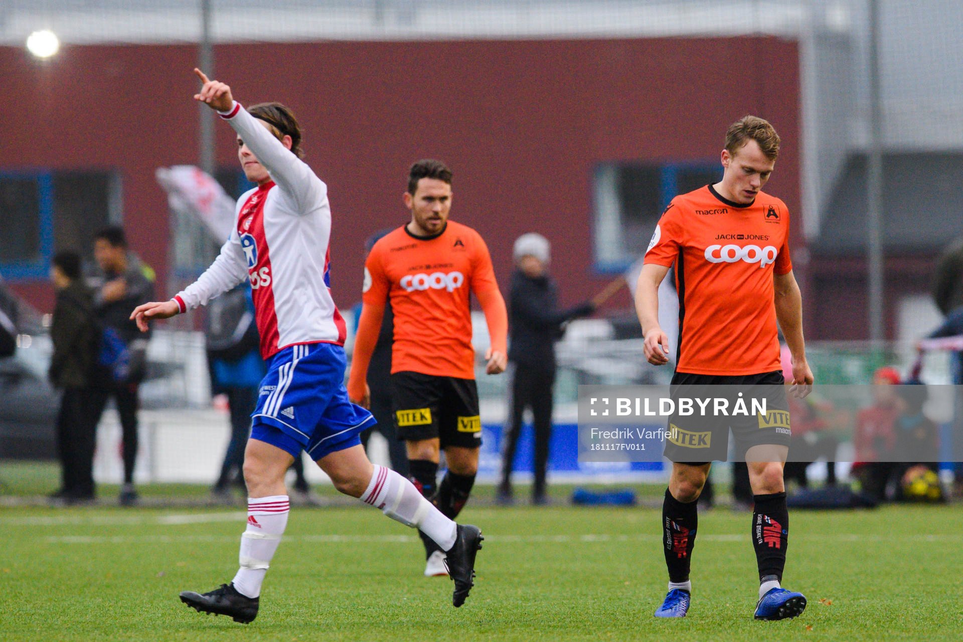 Nikolai Harris of Åsane looks dejected