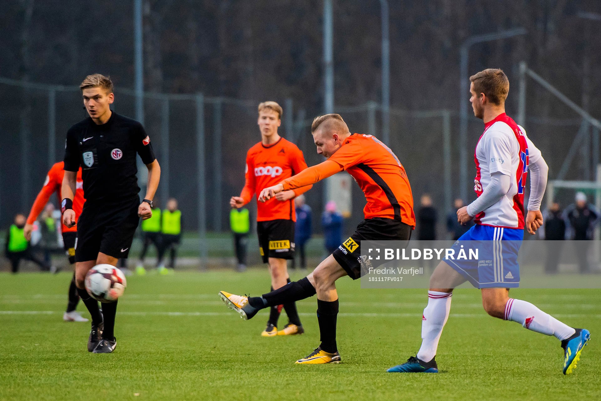 Erik Huseklepp of Åsane scores 1-1