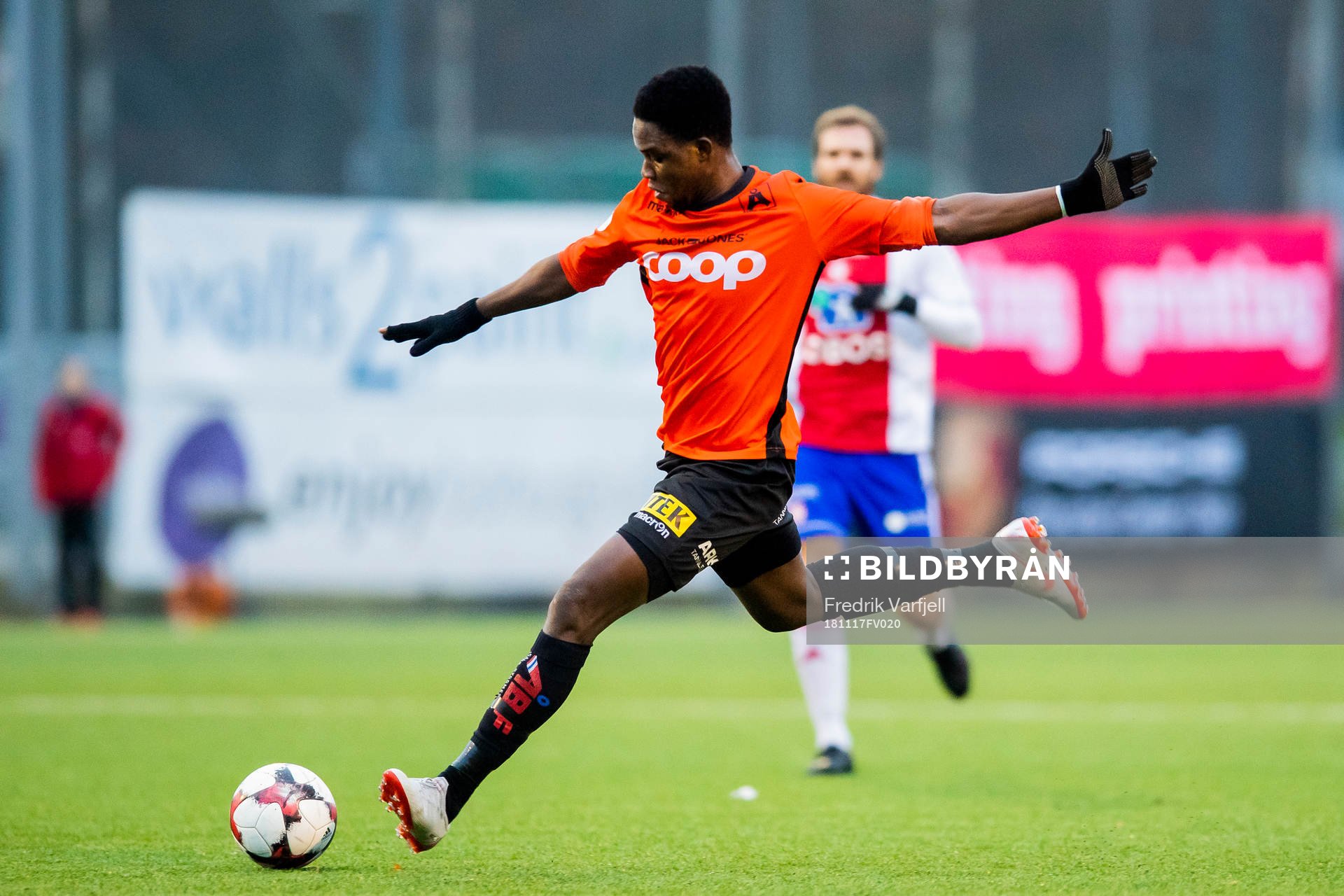 Michael Ogungbaro of Åsane scores 1-2