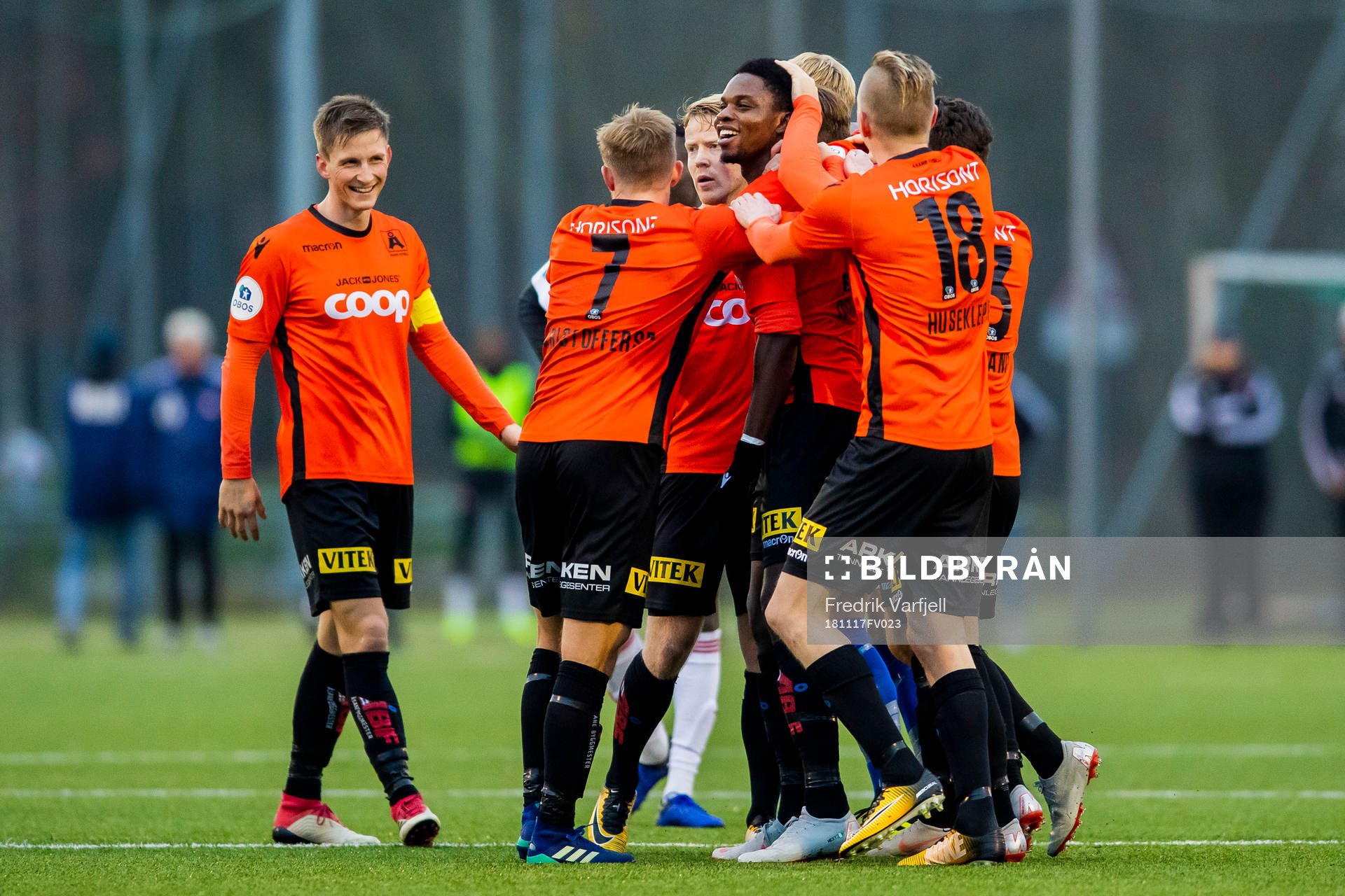 Michael Ogungbaro of Åsane celebrates with his teammates