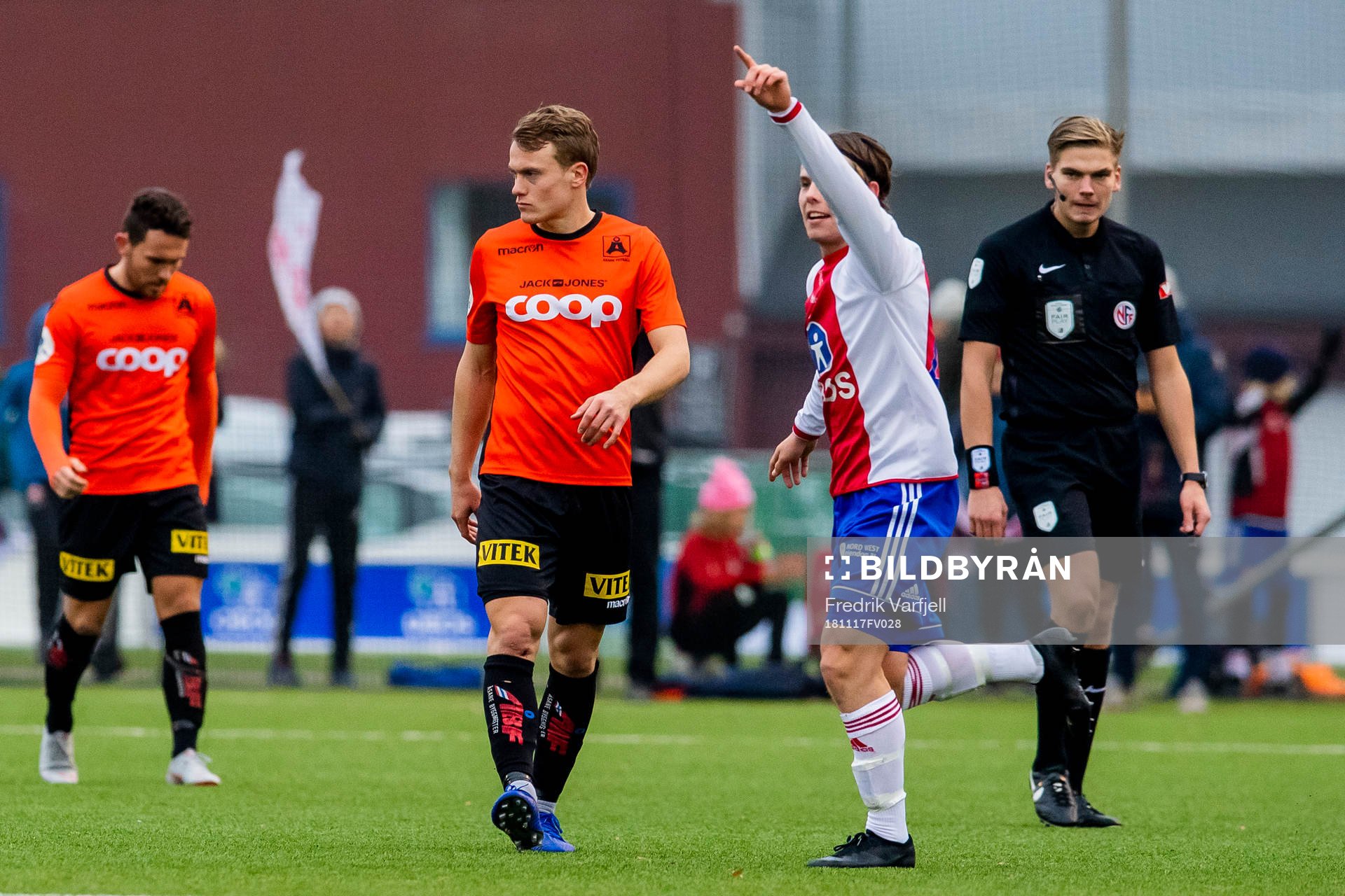 Nikolai Harris of Åsane looks dejected