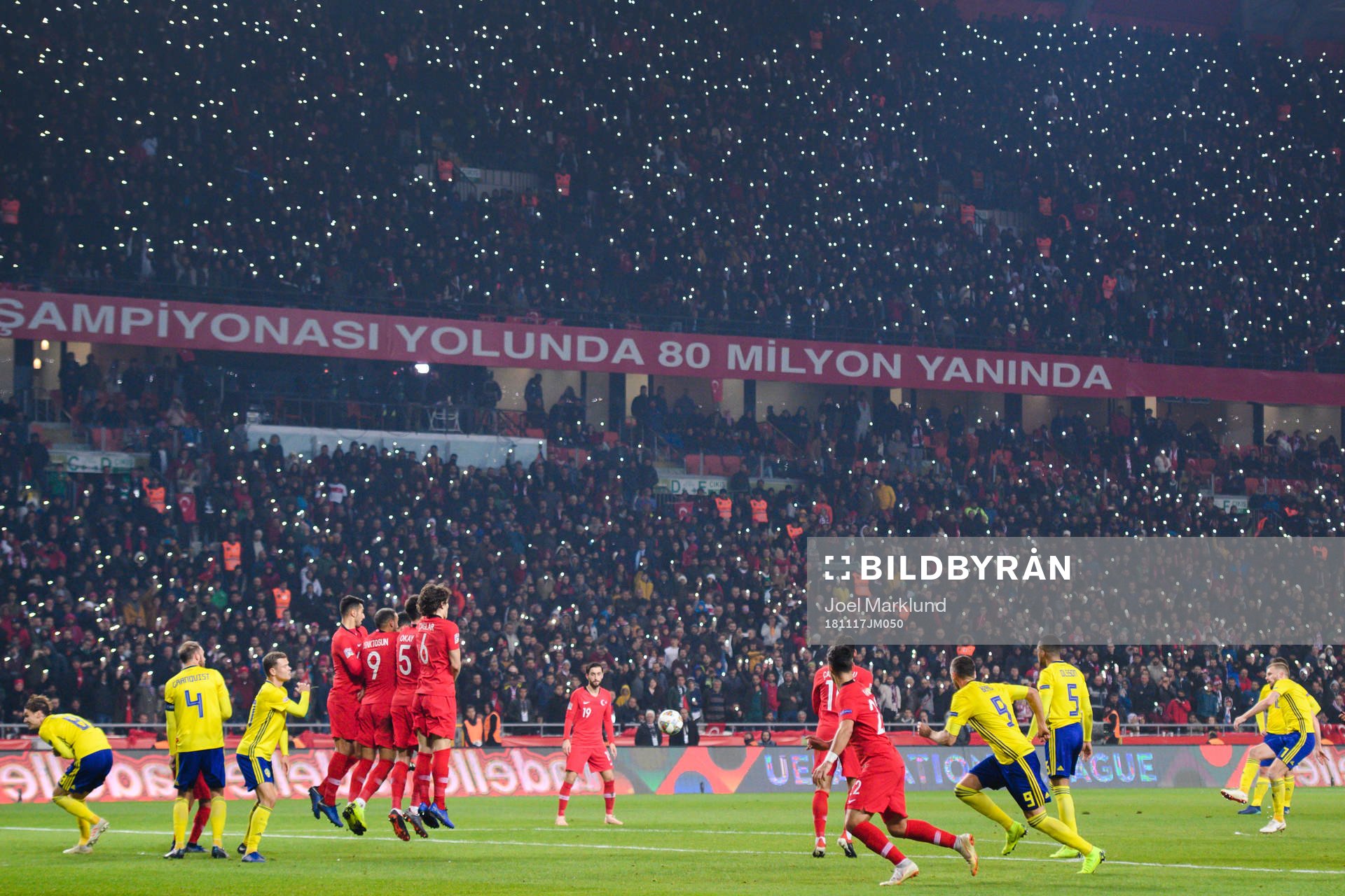 Sebastian Larsson of Sweden with a free kick during the Nations League football match between Turkey and Sweden on November 17, 2018 in Konya.