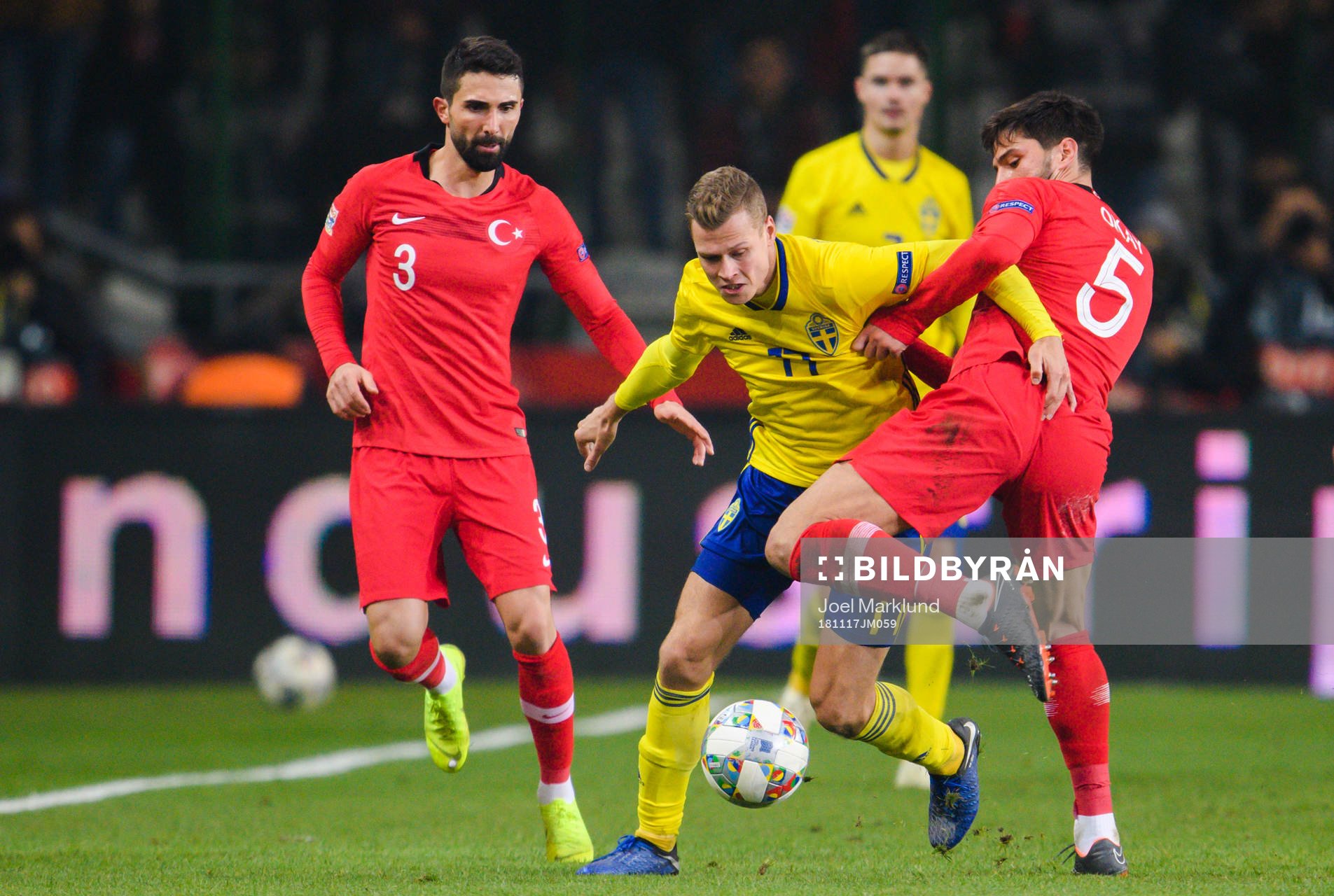 Viktor Claesson of Sweden in a duel with Hasan Ali Kaldirim and Okay Yokuslu of Turkey during the Nations League football match between Turkey and Sweden on November 17, 2018 in Konya.