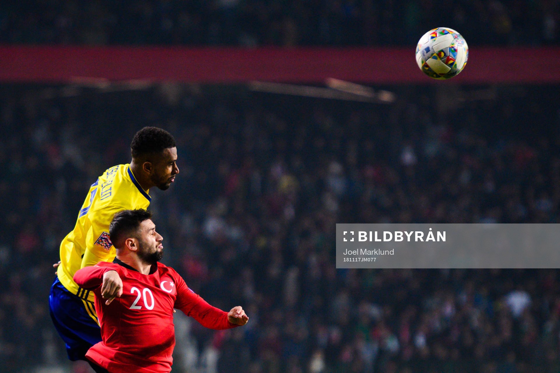 Isaac Kiese Thelin of Sweden and Ömer Bayram of Turkey
