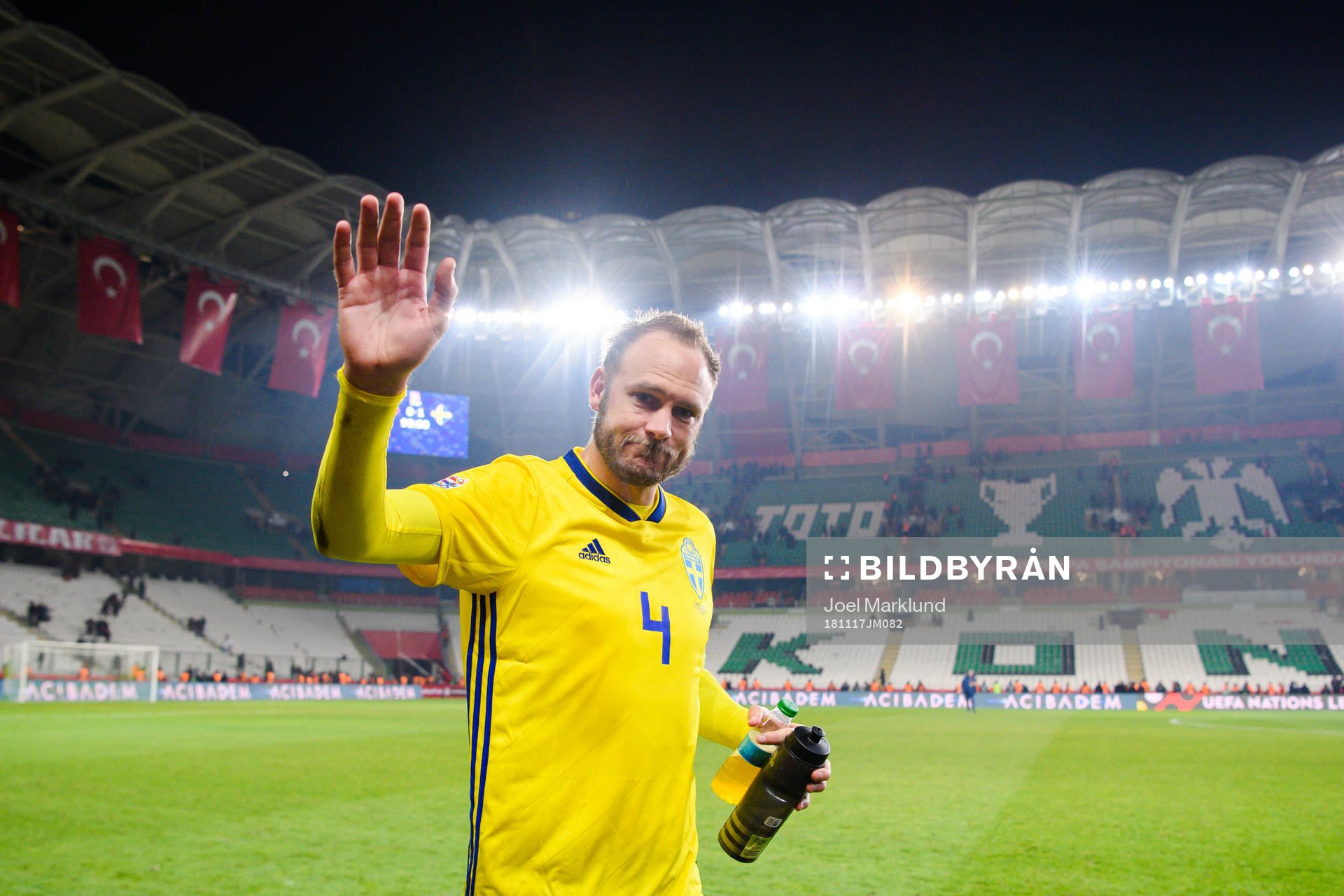 Andreas Granqvist of Sweden celebrates after the Nations League football match between Turkey and Sweden on November 17, 2018 in Konya.