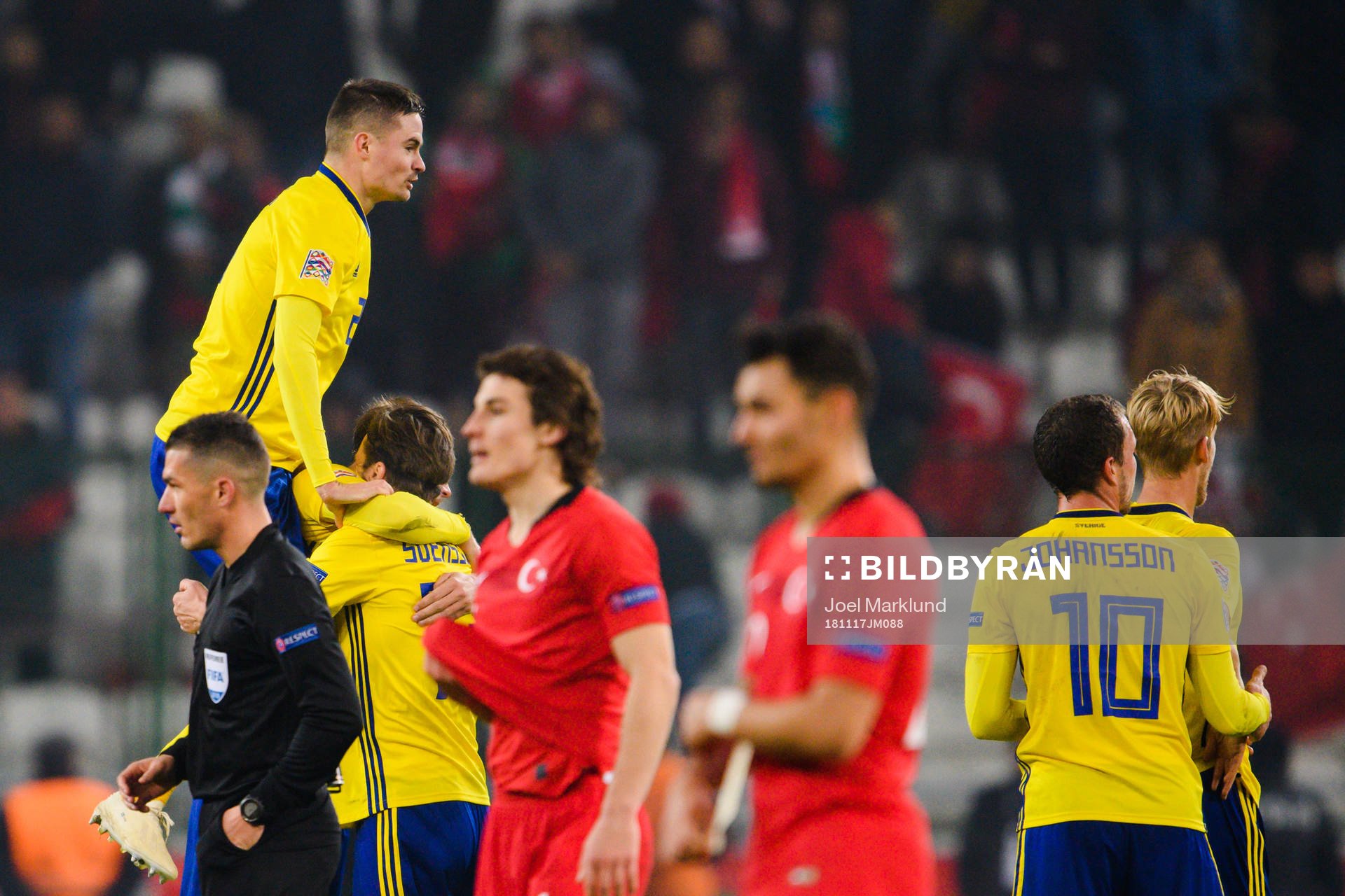 Mikael Lustig celebrates with Andreas Granqvist and Gustav