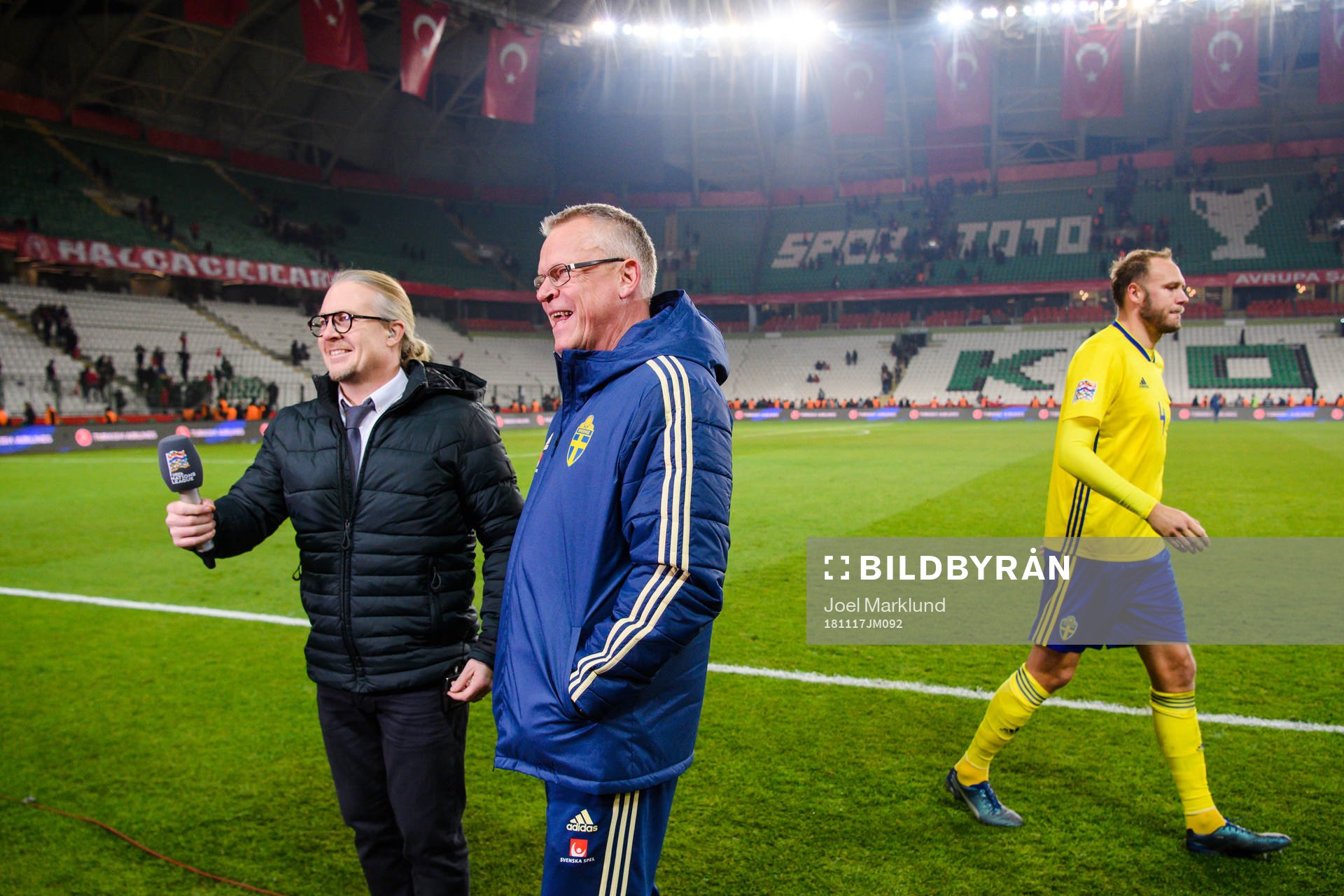 Mattias Tjernström, Head coach Janne Andersson and Andreas Granqvist of Sweden celebrates after the Nations League football match between Turkey and Sweden on November 17, 2018 in Konya.