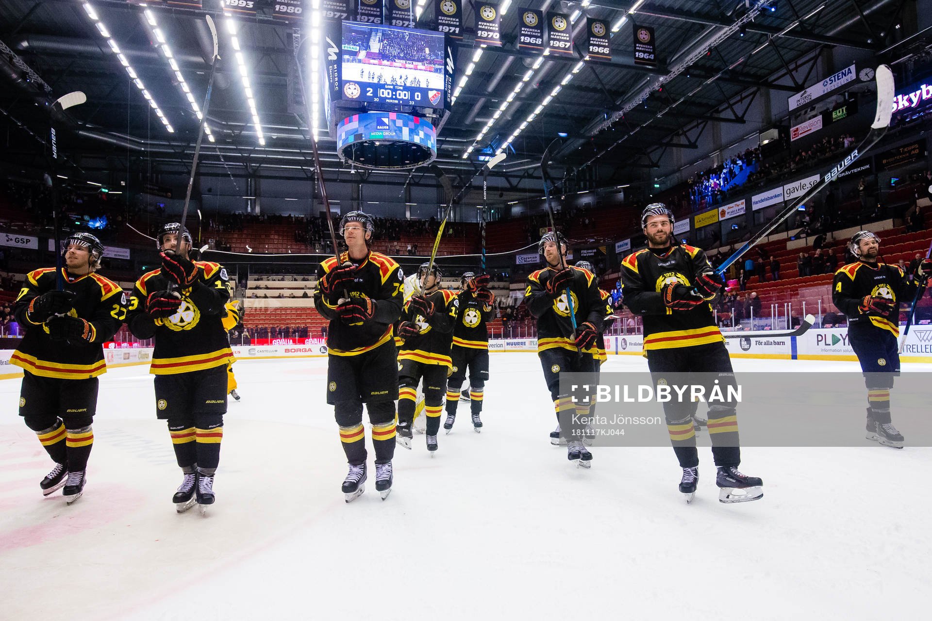 Brynäs spelare Emil Forslund (v), Ryan Gunderson, Nicklas