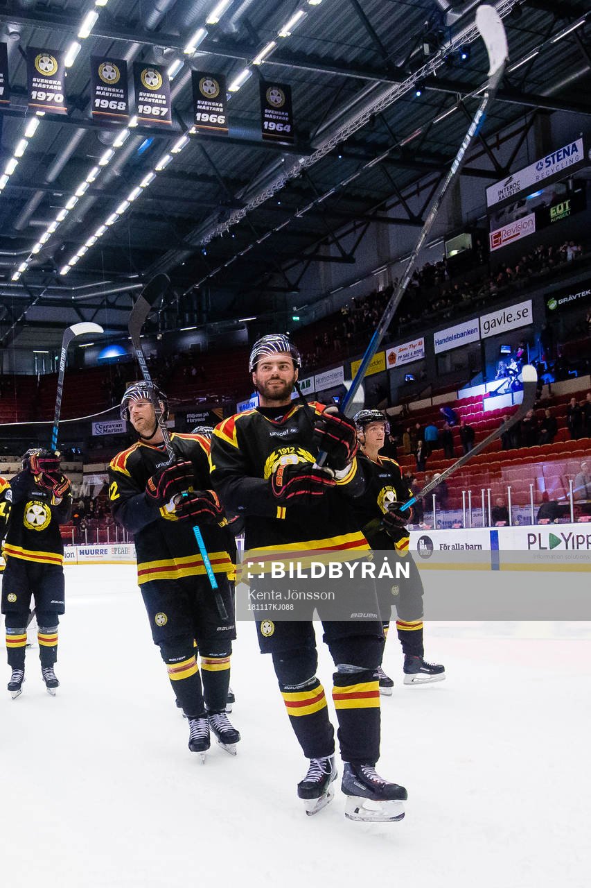 Brynäs Robert Kousal jublar med lagkamrater