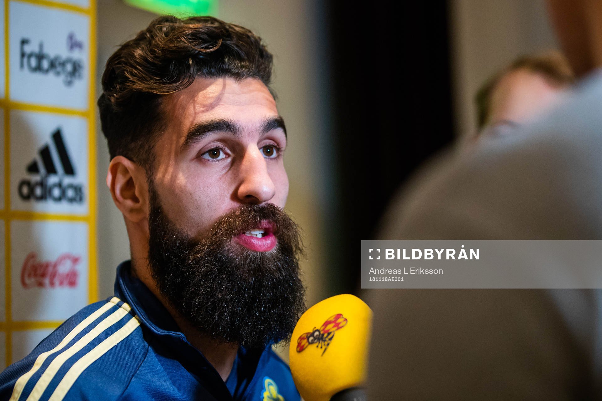Jimmy Durmaz blir intervjuad i