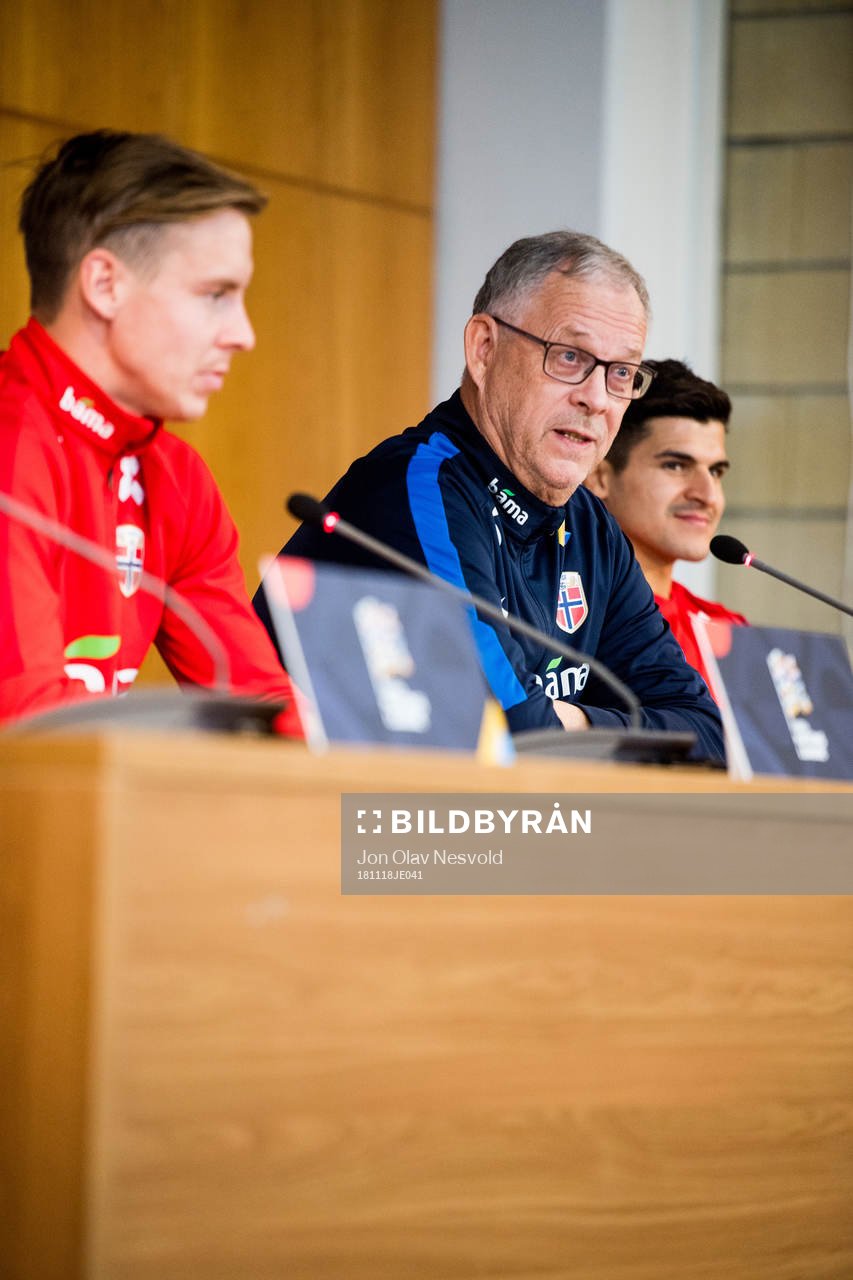 Stefan Johansen, Lars Lagerbäck, head coach, and Tarik
