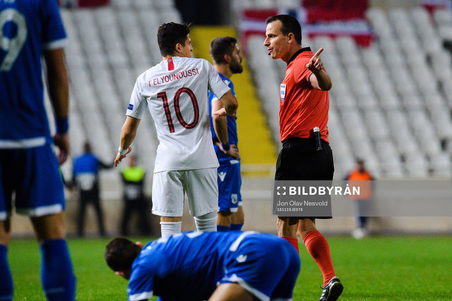 Tarik Elyounoussi of Norway and referee István Vad of