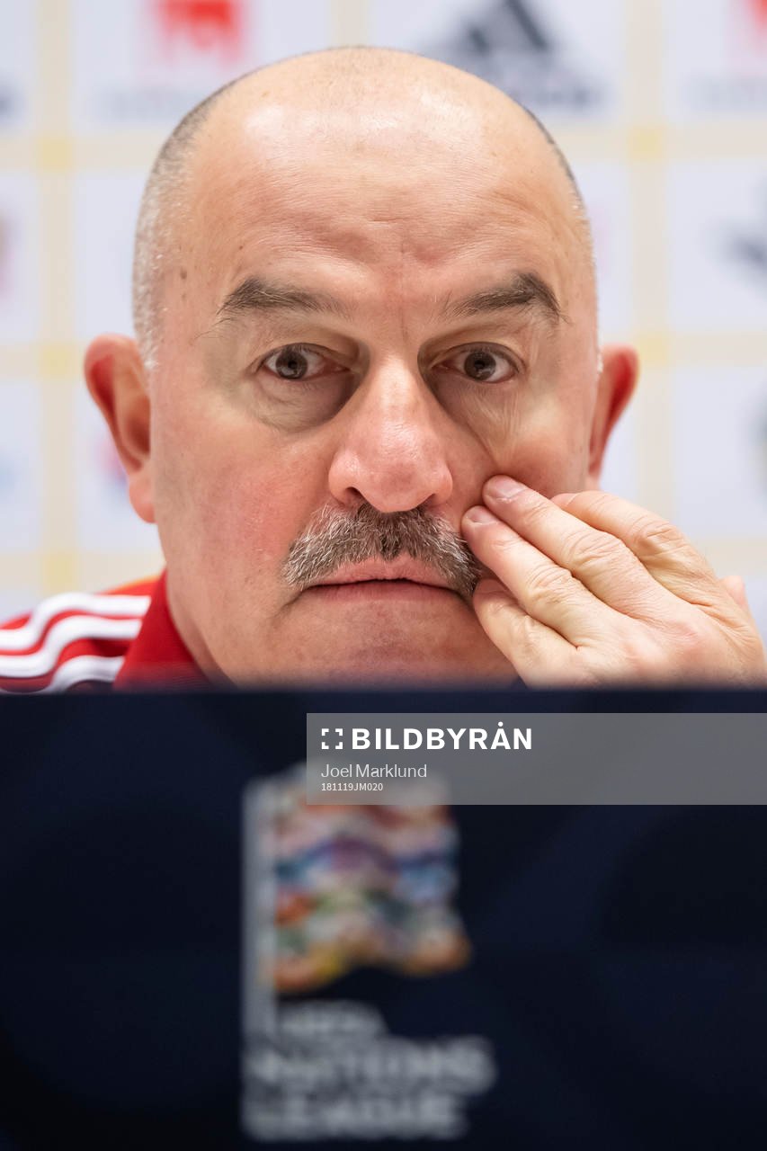 Head coach Stanislav Cherchesov of Russia