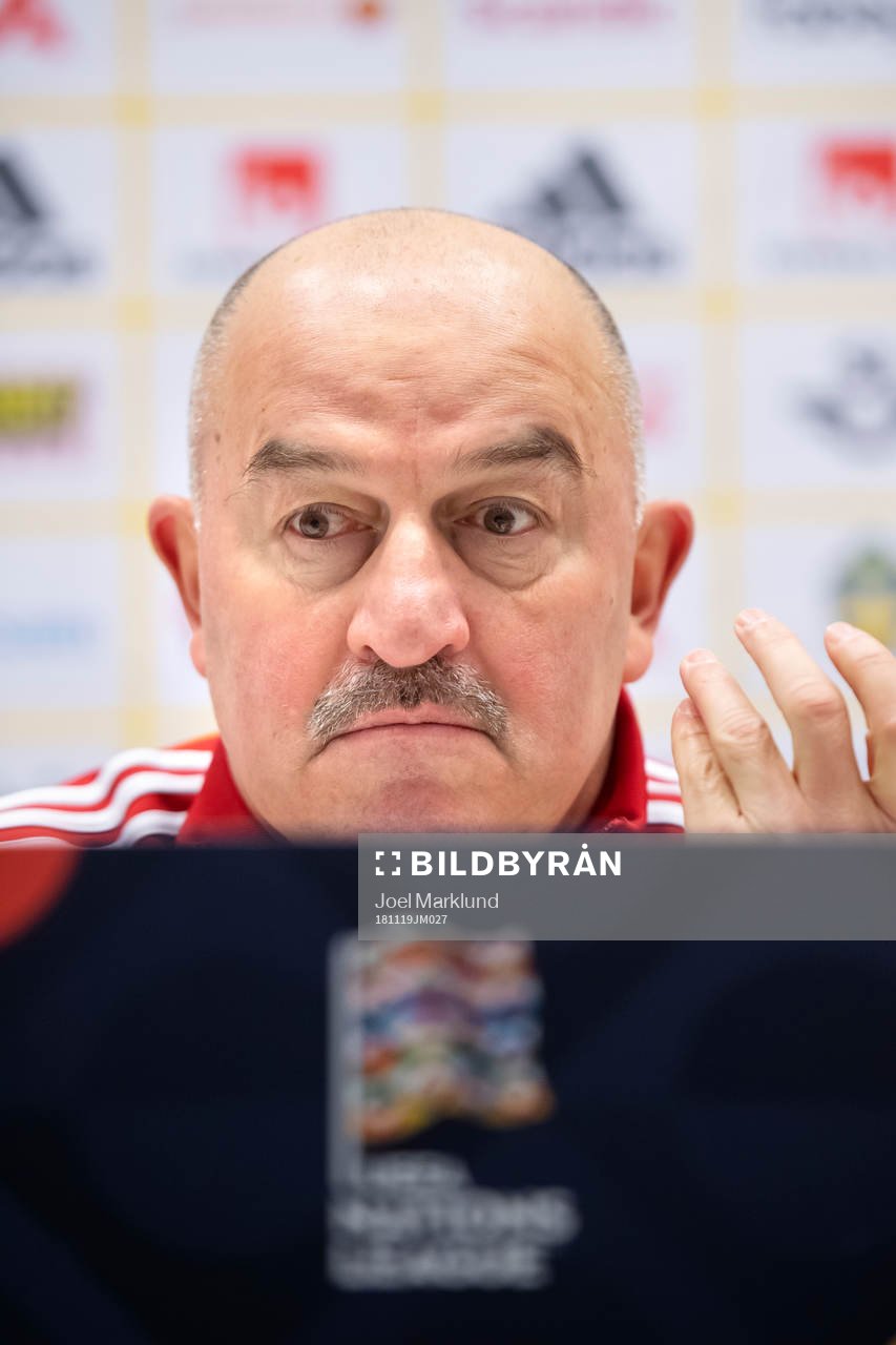 Head coach Stanislav Cherchesov of Russia