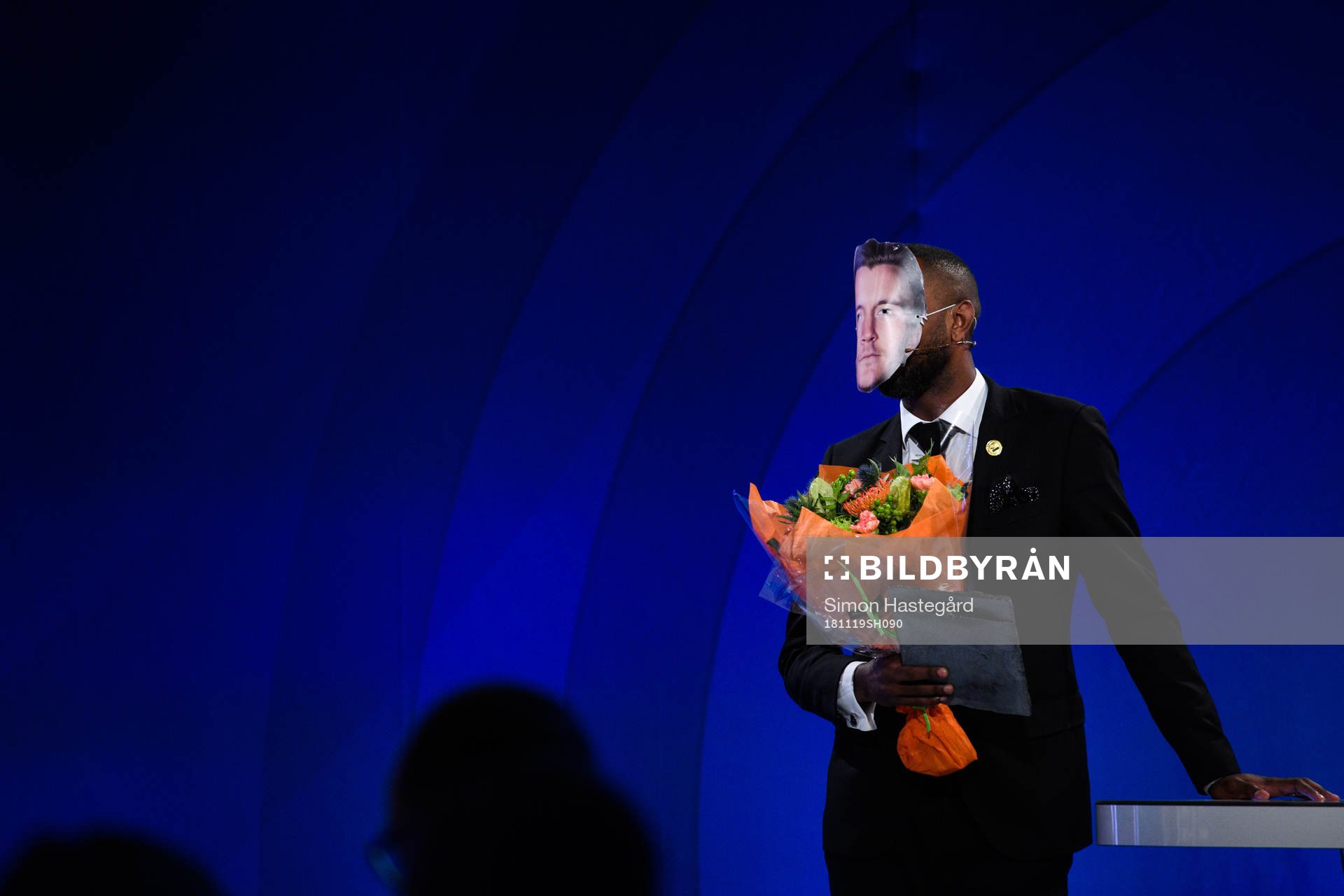 s Henok Goitom med Kristoffer Olssons utmärkelse Årets