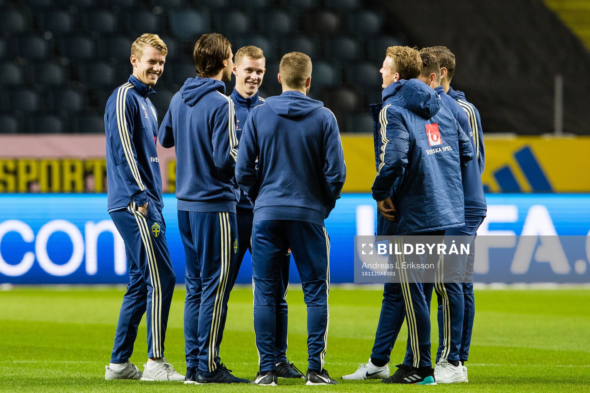 Filip Helander and Emil Krafth of Sweden with their