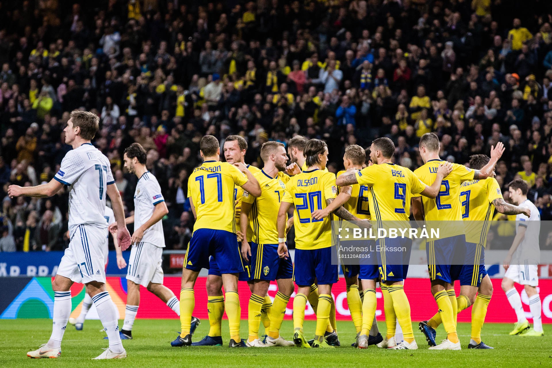 Players of Sweden celebrates