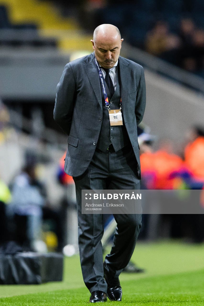 Head coach Stanislav Cherchesov of Russia looks dejected