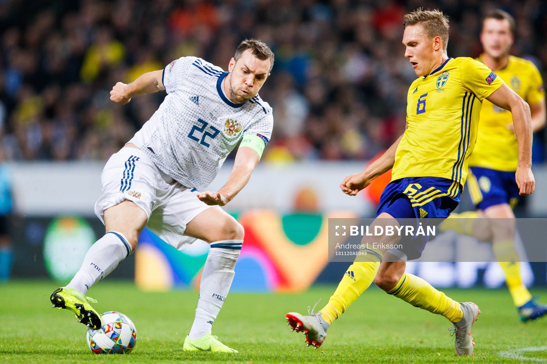 Artem Dzyuba of Russia and Ludwig Augustinsson of Sweden