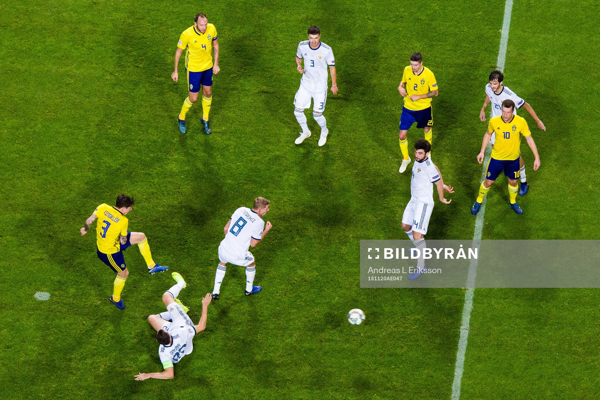 Victor Nilsson Lindelöf of Sweden scores 1-0