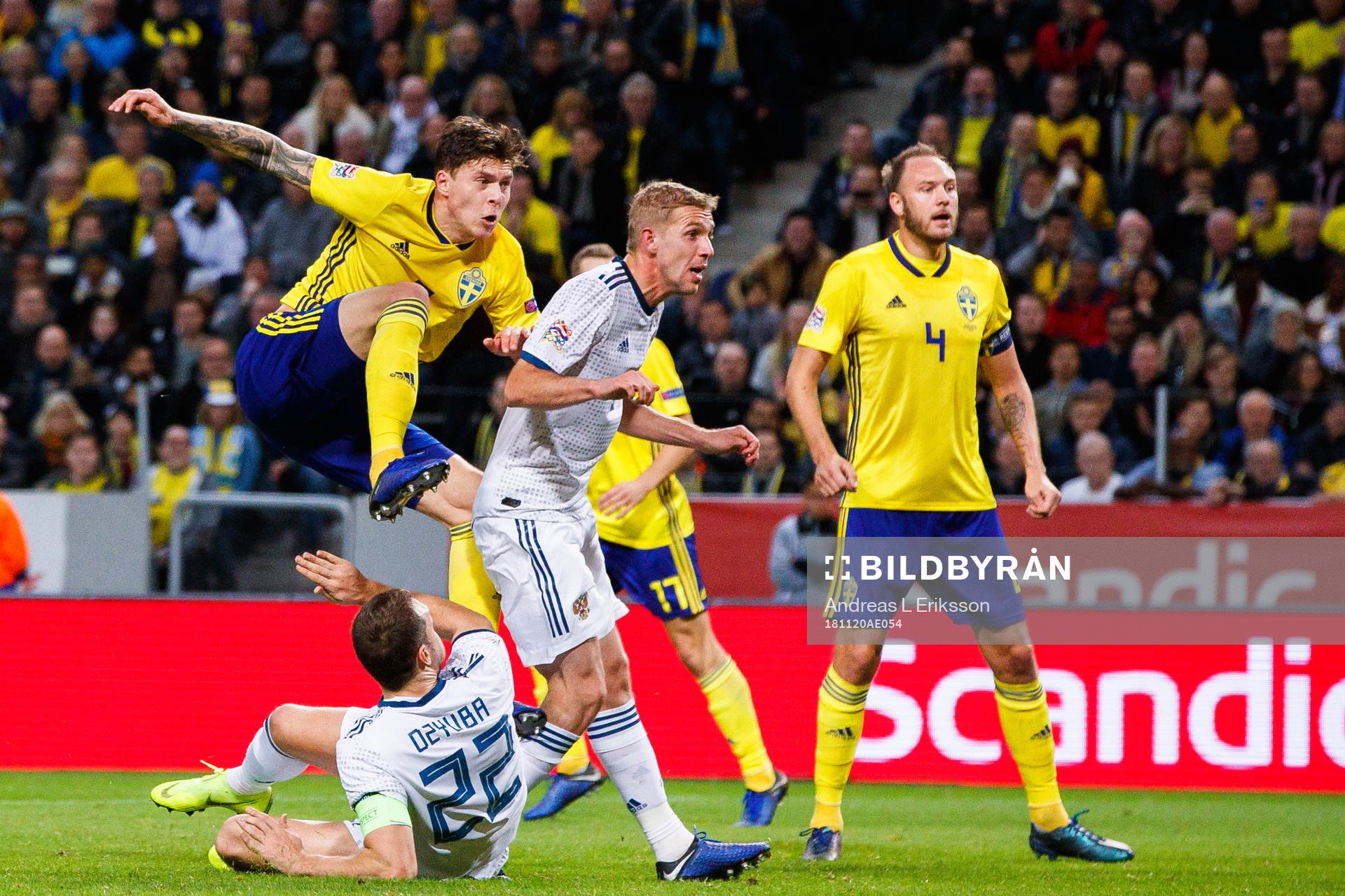 Victor Nilsson Lindelöf of Sweden scores 1-0