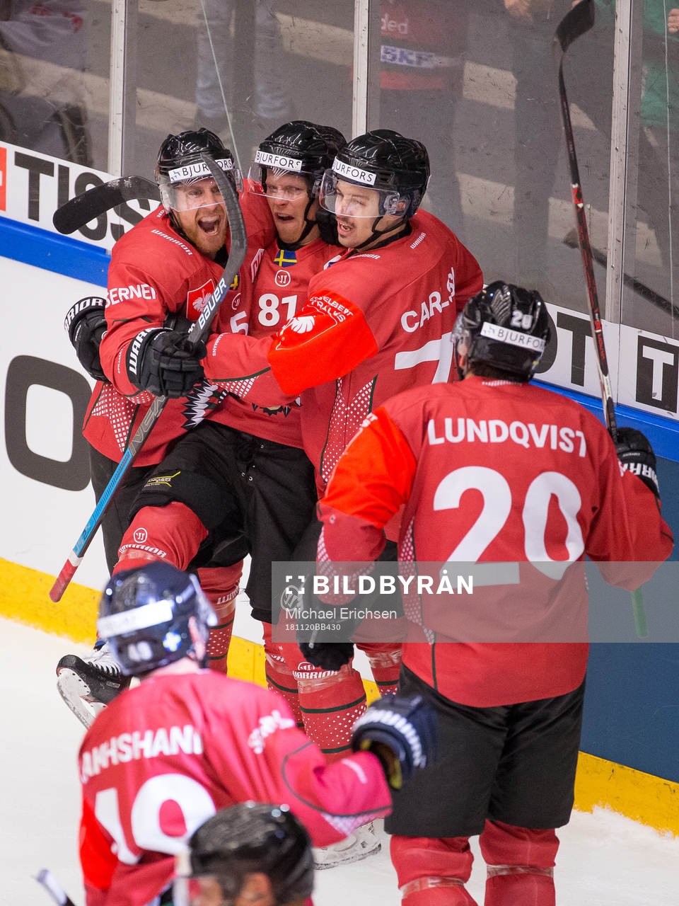 Ryan Lasch of Frölunda celebrates scoring 5-4 with team