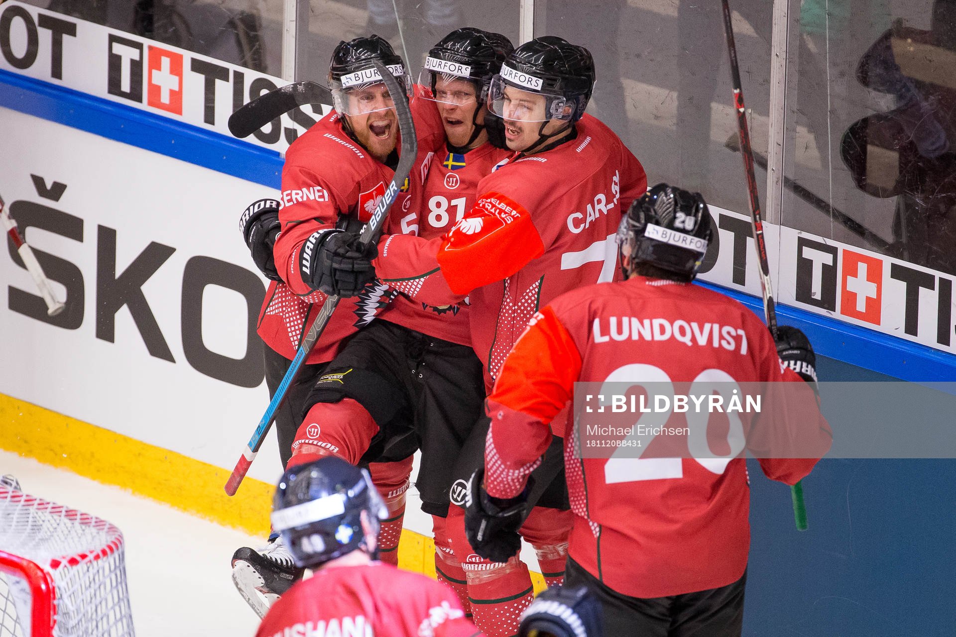 Ryan Lasch of Frölunda celebrates scoring 5-4 with team