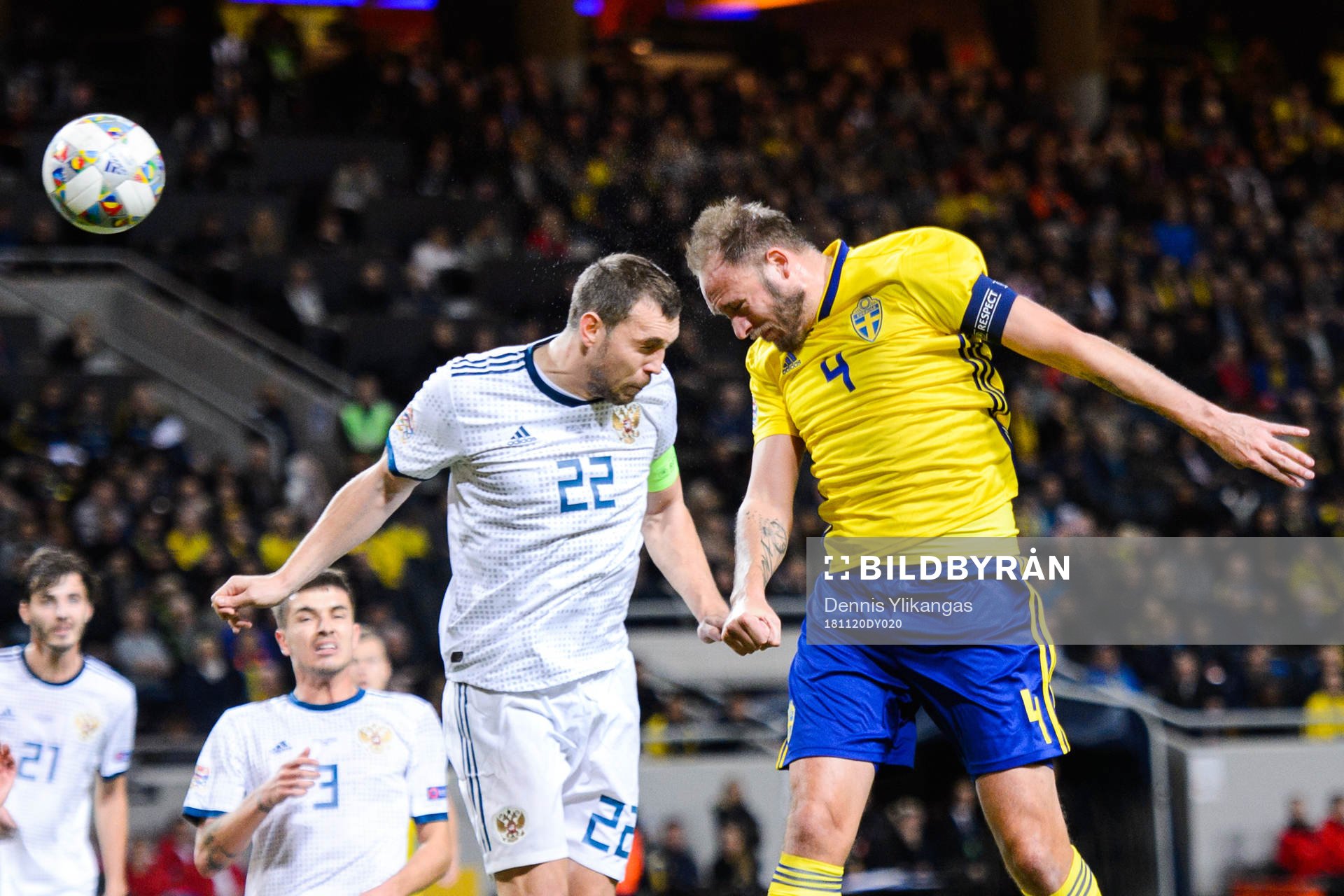 Artem Dzyuba of Russia and Andreas Granqvist of Sweden