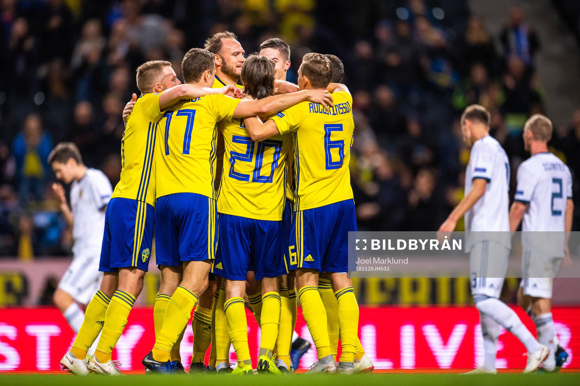 Victor Nilsson Lindelöf of Sweden celebrates with teammates